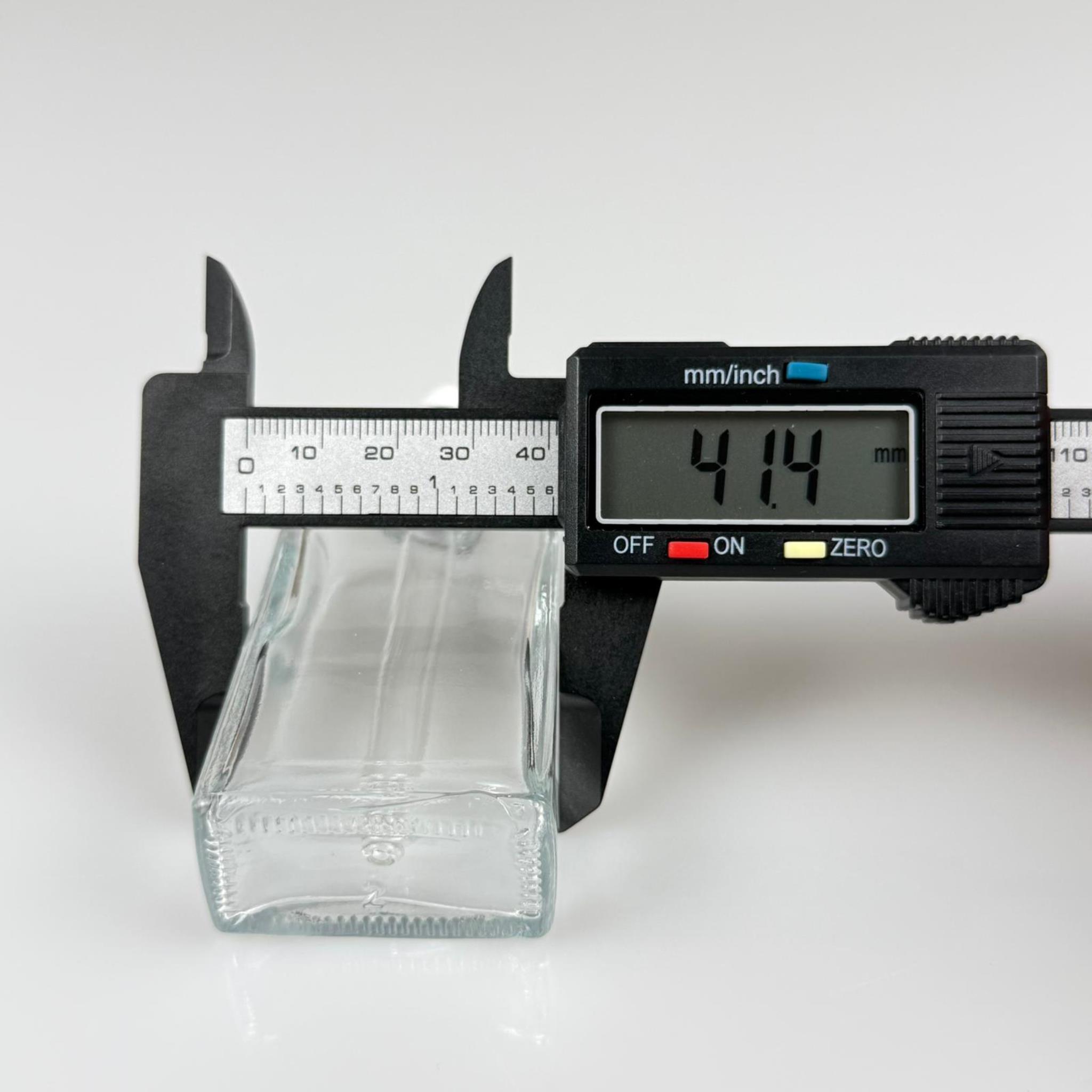 40 CC YASSI DİKDÖRTGEN PRESTİJLİ CAM DAMLALIKLI ŞİŞE - BEYAZ EMZİK - SİYAH METALİK KAPAK - 40 ML CAM DAMLALIKLI ŞİŞE - DAMLALIKLI BOŞ ŞİŞE