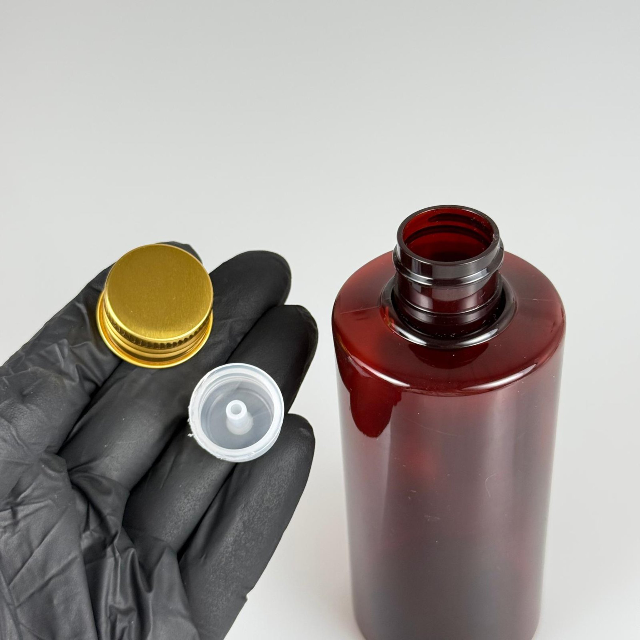 200 CC AMBER SİLİNDİR KESKİN KÜT MODEL SERT PET ŞİŞE (25 GR - 24 AĞIZ ) + KÖPÜK CONTALI GOLD METAL ALÜMİNYUM KAPAKLI + KOLONYA TIPALI TAKIM - 200 ML KAPAKLI KAHVERENGİ PET ŞİŞELER
