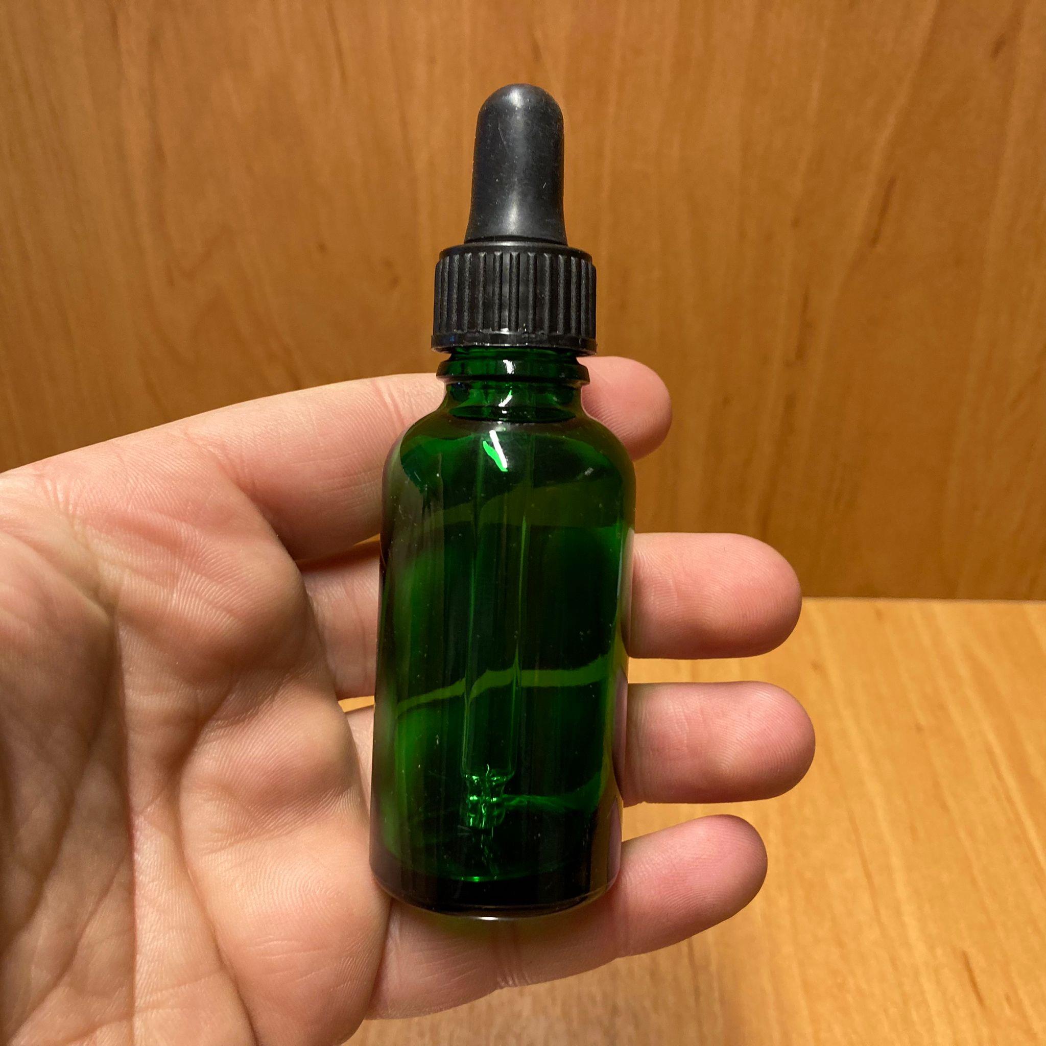 30 CC YEŞİL CAM DAMLALIKLI ŞİŞE - SİYAH EMZİK - SİYAH PLASTİK KAPAK - 30 ML YEŞİL CAM DAMLALIKLI ŞİŞE