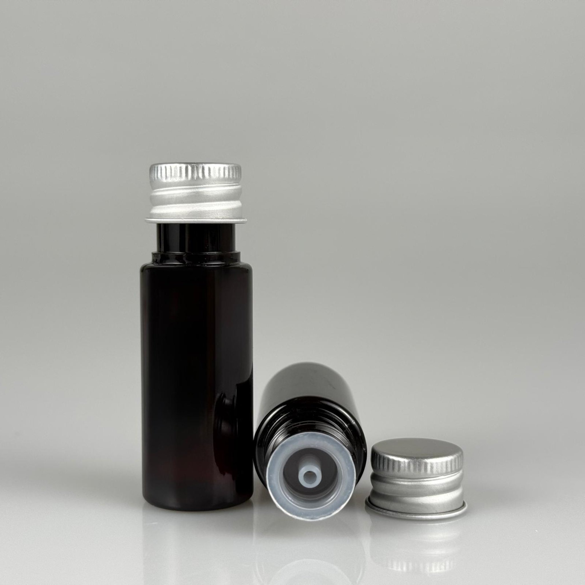 15 CC AMBER SİLİNDİR PET ŞİŞE + KÖPÜK CONTALI GÜMÜŞ ALÜMİNYUM METAL KAPAKLI + DAMLALIKLI KOLONYA TIPALI TAKIML - 15 ML KAHVERENGİ PET ŞİŞE