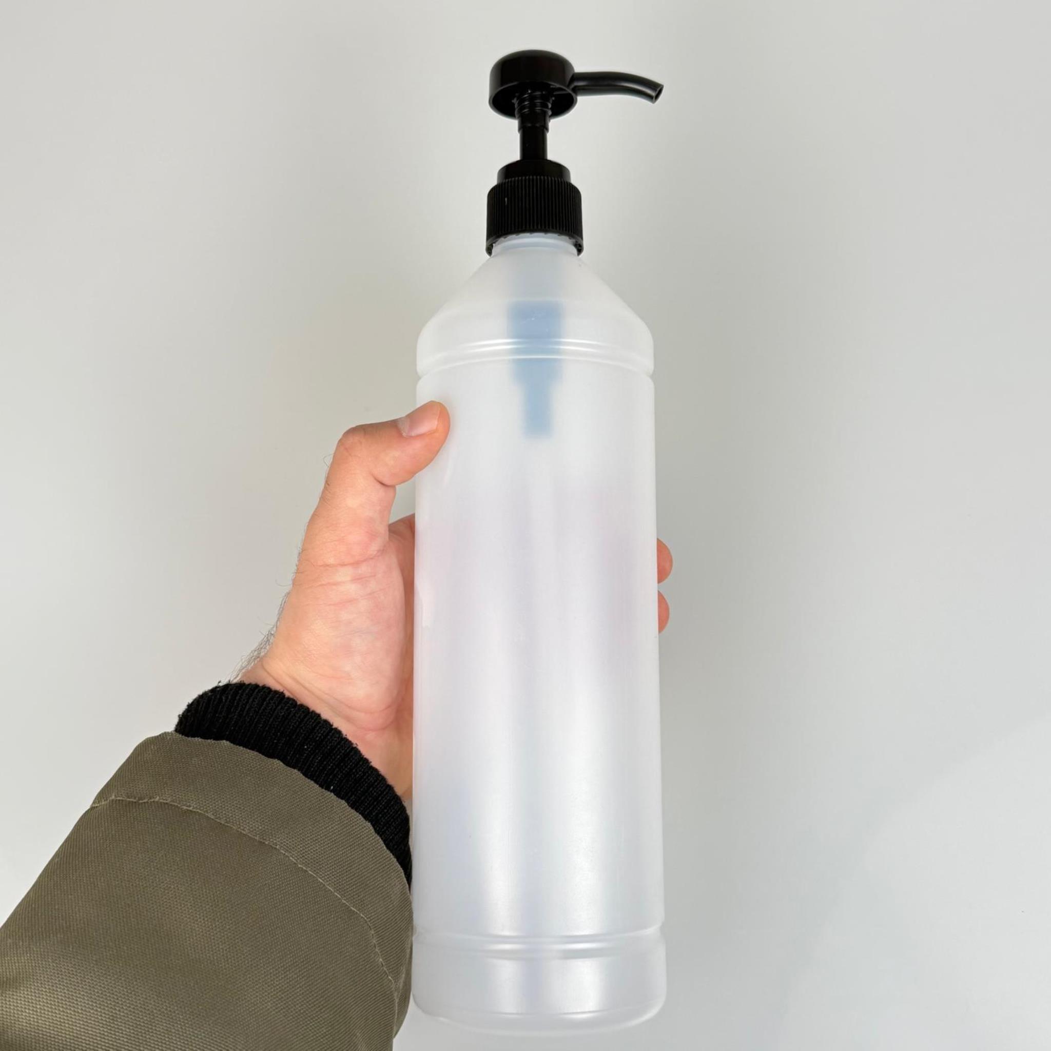 1000 CC YARI SAYDAM POLİETİLEN UZUN MODEL ŞİŞE - SİYAH DOZAJ POMPALI (HER BASMADA 4 CC SIVI ATAR)  - 1 LT POMPALI ŞİŞE - ŞURUP, ŞAMPUAN, KREM GİBİ YOĞUN KIVAMLI SIVILARDA KULLANILIR