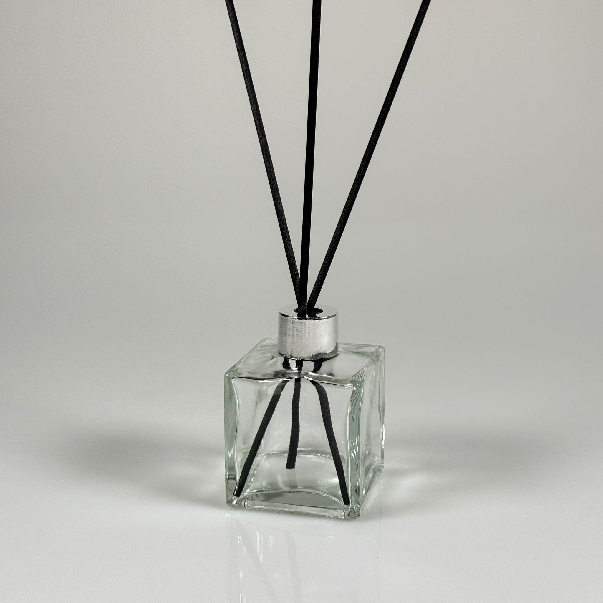 100 CC KARE BAMBU CAM BAMBU ODA KOKUSU ŞİŞESİ - 100 ML ÇUBUKLU KÖŞELİ BAMBU ODA KOKUSU ŞİŞESİ - DİFÜZÖR ŞİŞE- CAM ŞİŞE + GÜMÜŞ PLASTİK KAPAK + TIPA + 3 ADET FİBER SİYAH BAMBU ÇUBUK - YENİ MODEL