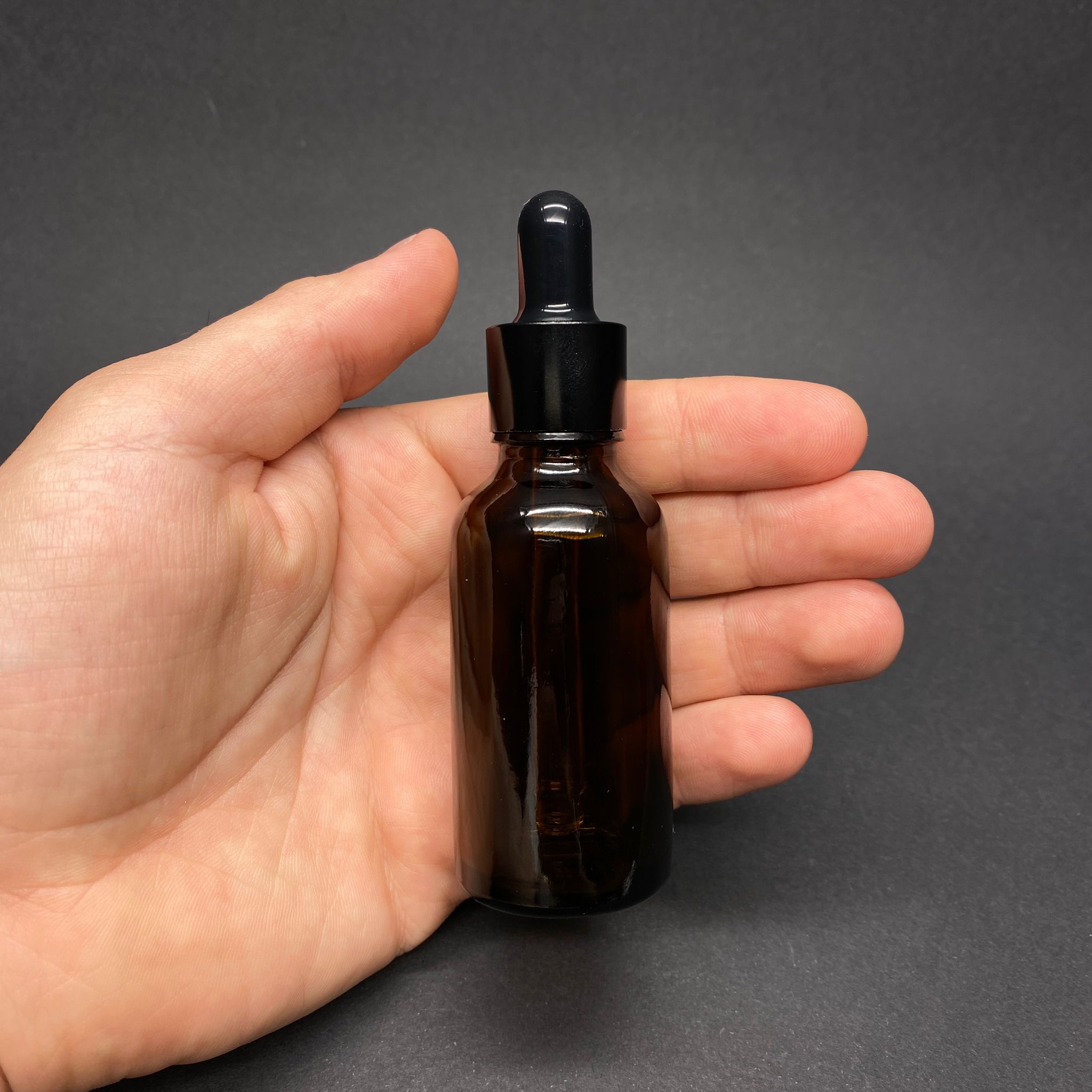 30 CC AMBER CAM DAMLALIKLI ŞİŞE - SİYAH EMZİK - SİYAH METALİK KAPAK - 30 ML KAHVERENGİ CAM DAMLALIKLI ŞİŞE