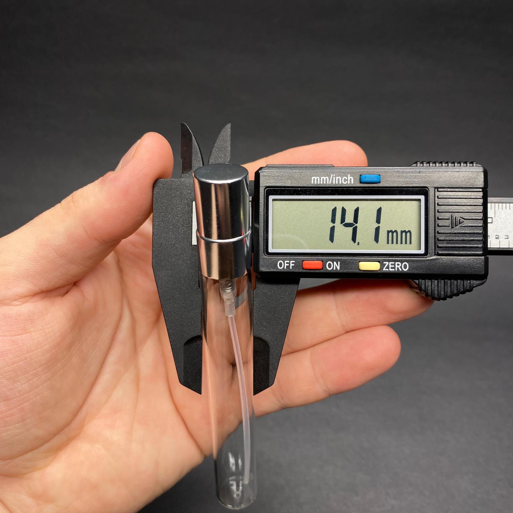 10 CC TESTER PARFÜM ŞİŞESİ - CAM KALEM PARFÜM ŞİŞESİ GÜMÜŞ METAL SPREYLİ KAPAKLI TAKIM - 10 ML CAM TÜP PARFÜM ŞİŞESİ - VİDALI SPREY VALF TEKRAR DOLDURULABİLİR - HEDİYELİK CAM KOLONYA ŞİŞESİ - DÜĞÜN, NİŞAN, SÖZ, KINA, CENAZE, PROMOSYON İÇİN HEDİYELİK KOLONYA ŞİŞELERİ