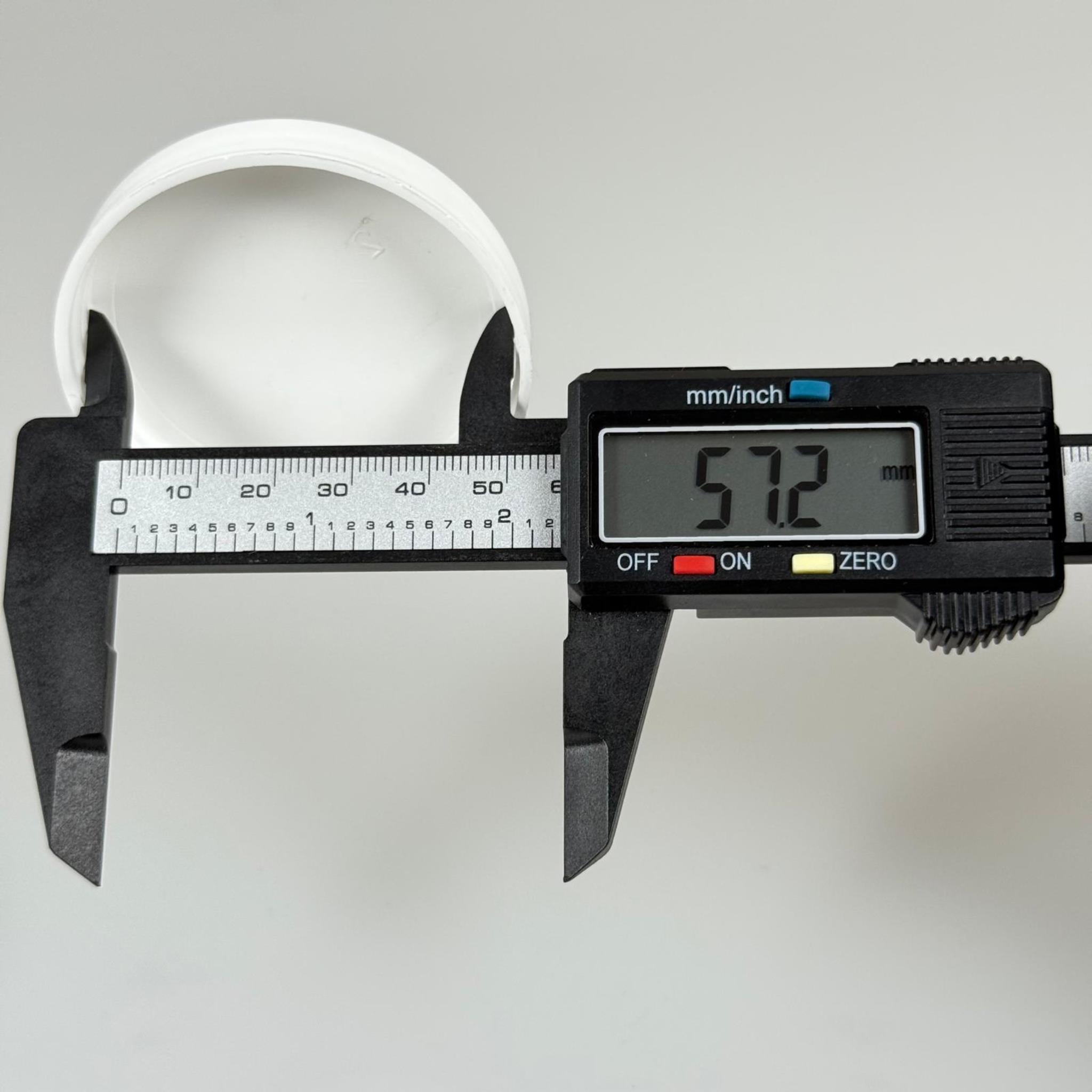 57 MM VİDALI PLASTİK KAPAK BEYAZ (ŞİŞECAM 50 CC CAM KREM UYUMLU)