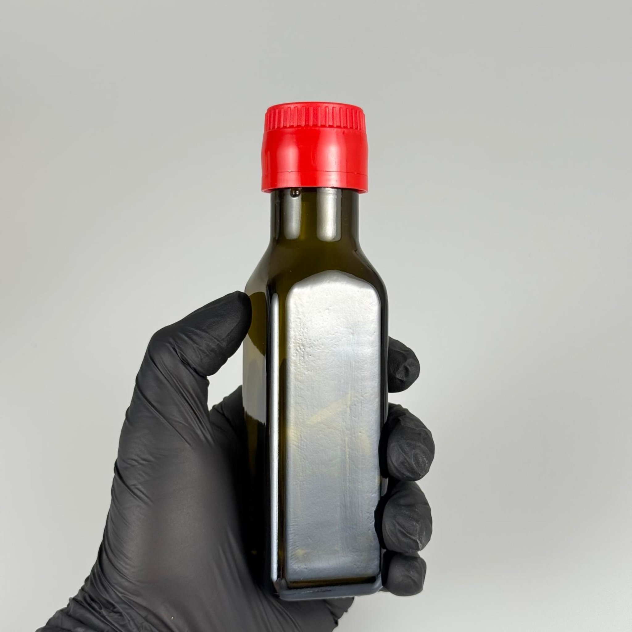100 CC MARASKA CAM ŞİŞE KOYU YEŞİL (31 MM AĞIZ) - AKITICILI KIRMIZI KİLİTLİ KAPAKLI - 100 ML KÖŞELİ KARE MARASCA YAĞ VE SOS ŞİŞELERİ