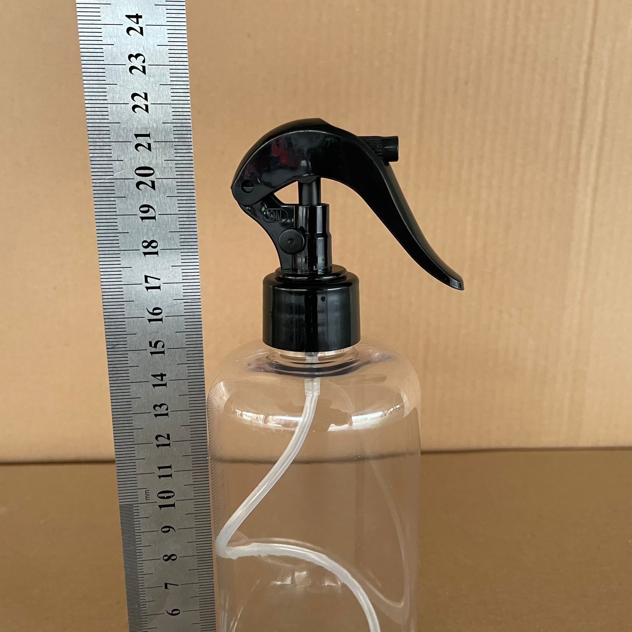 500 CC UZUN SİLİNDİR PET ŞİŞE KALIN (26 GR) - SİYAH TRİGER SPREYLİ (DUMAN PÜSKÜRTÜR) - 28 AĞIZ - 500 ML PET ŞİŞE