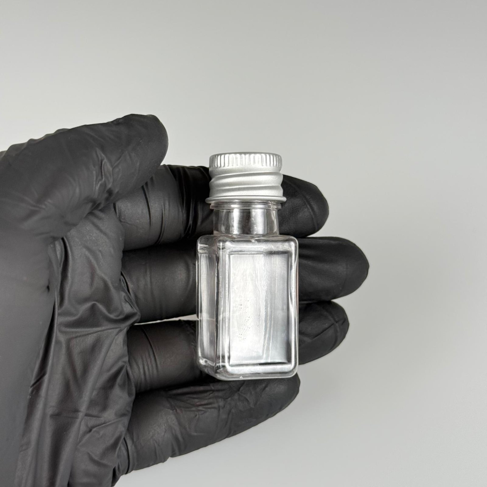 10 CC ŞEFFAF KARE PET SHOT ŞİŞE - KÖPÜK CONTALI GÜMÜŞ ALÜMİNYUM METAL KAPAKLI + DAMLALIKLI KOLONYA TIPALI TAKIM - 10 ML PLASTİK ŞİŞE