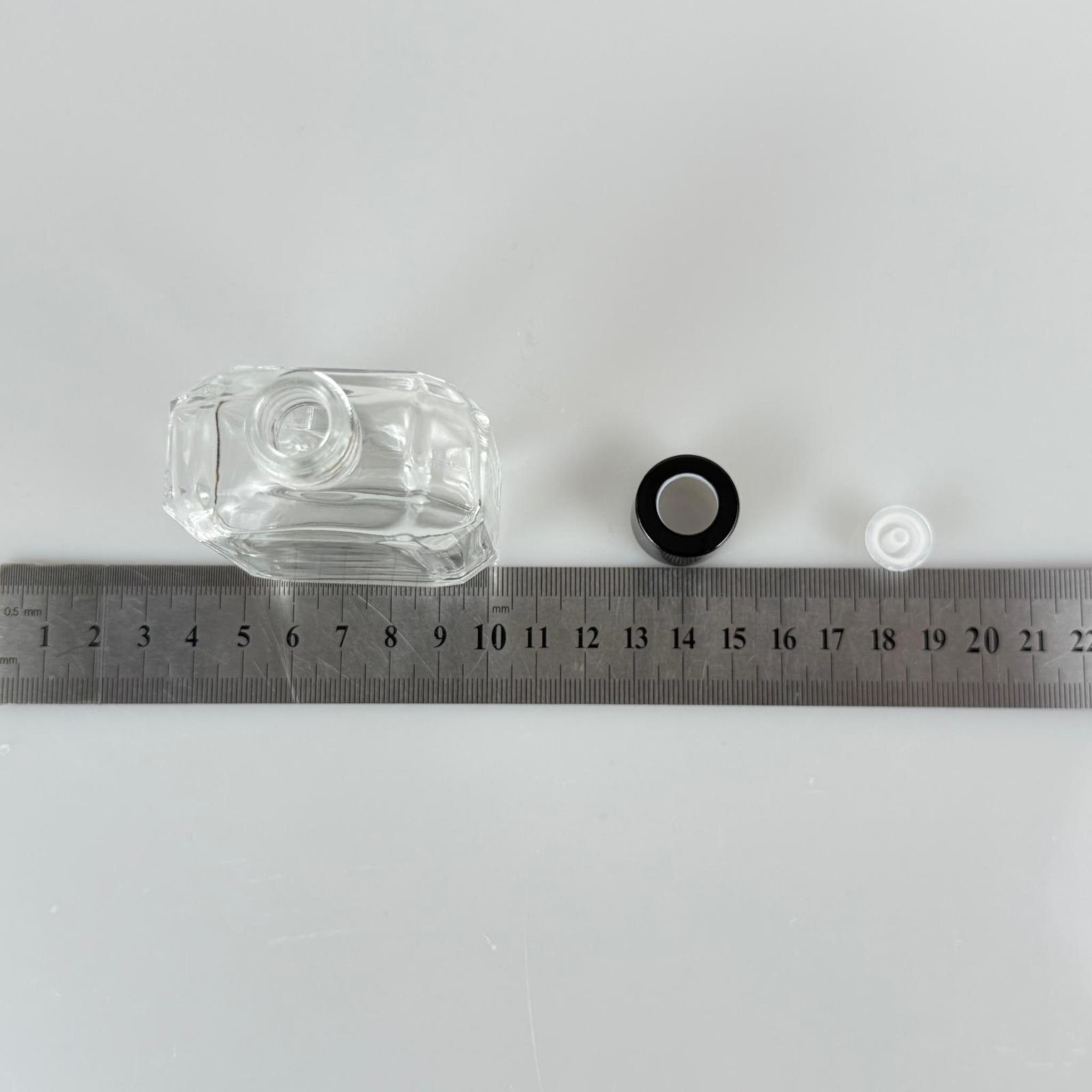 KAZABLANKA MODEL CAM KOLONYA ŞİŞESİ + METAL SİYAH KAPAK + TIPA - 50 ML - HEDİYELİK KOLONYA ŞİŞELERİ