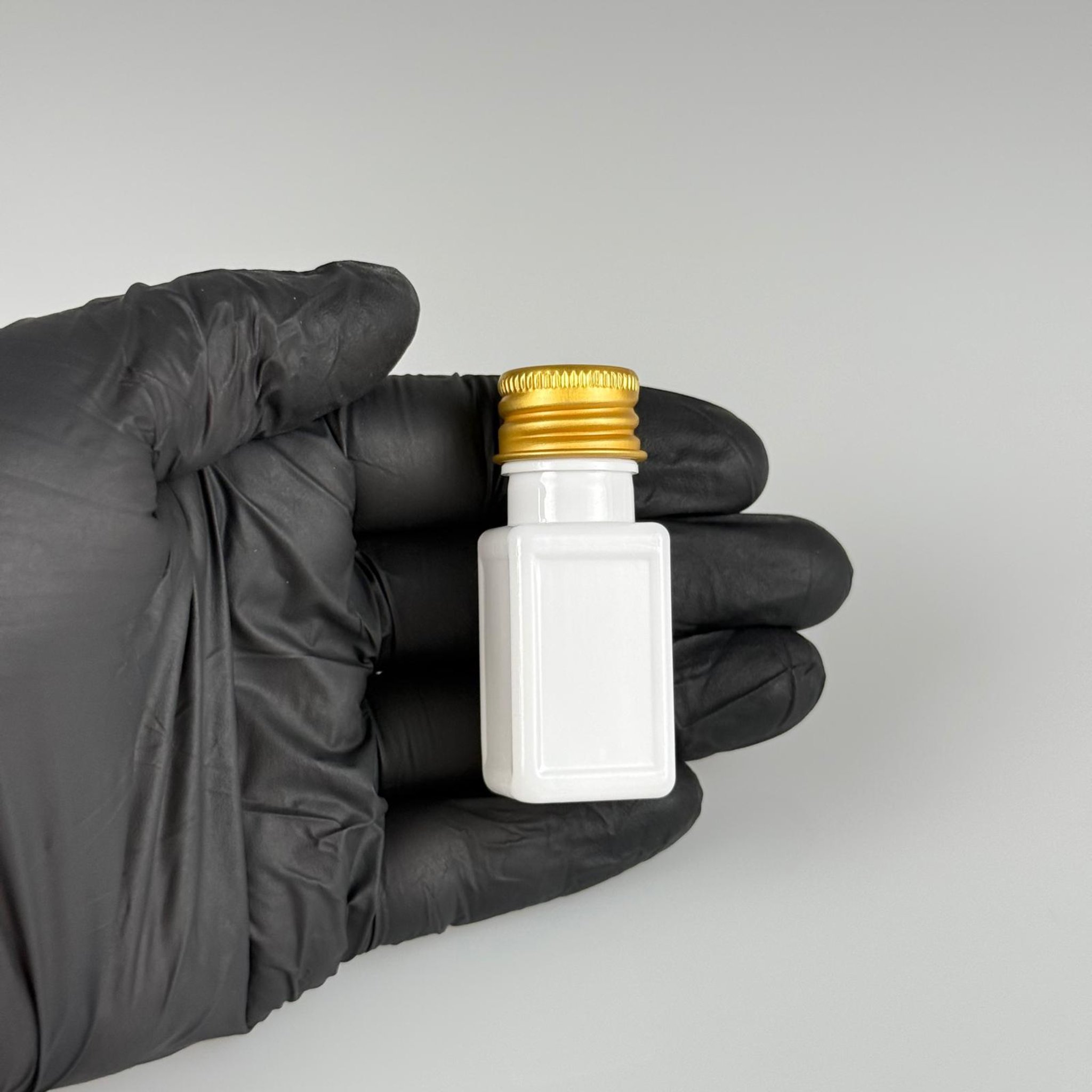 10 CC BEYAZ KARE PET SHOT ŞİŞE - KÖPÜK CONTALI GOLD ALÜMİNYUM METAL KAPAKLI + DAMLALIKLI KOLONYA TIPALI TAKIM - 10 ML PLASTİK ŞİŞE
