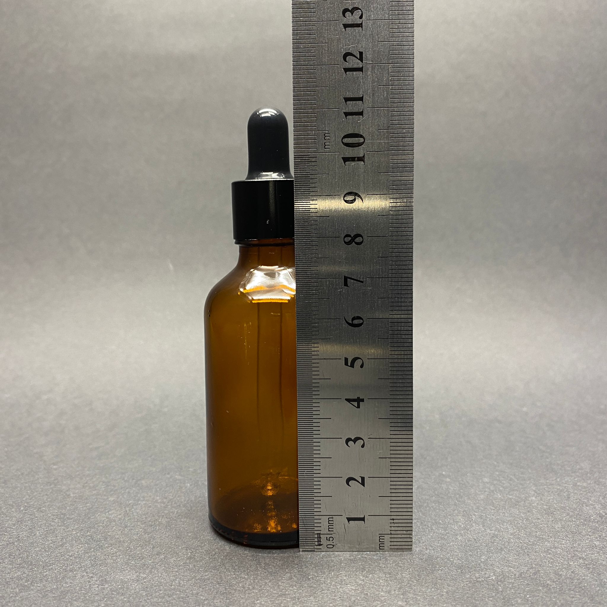 50 CC AMBER CAM DAMLALIKLI ŞİŞE - SİYAH EMZİK - SİYAH METALİK KAPAK - 50 ML KAHVERENGİ CAM DAMLALIKLI ŞİŞE