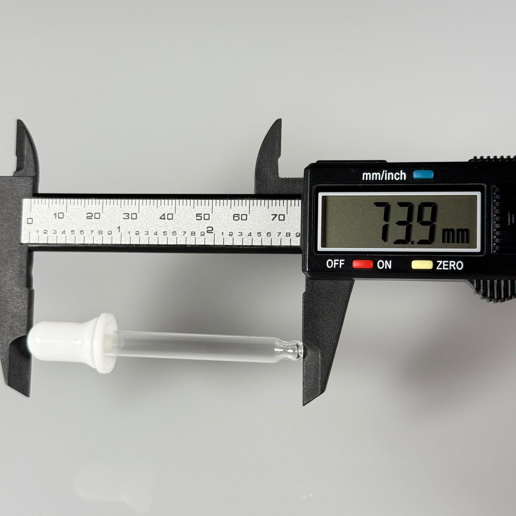 CAM DAMLATMA PİPETİ - DAMLATMA ÇUBUĞU - DAMLALIKLI ÇUBUK - 5,9 CM CAM - PARFÜM, ESANS, KİMYASAL, GIDA, LABORATUVAR VB İÇİN ÇOK AMAÇLI SİLİKON PUARLI CAM DAMLALIK