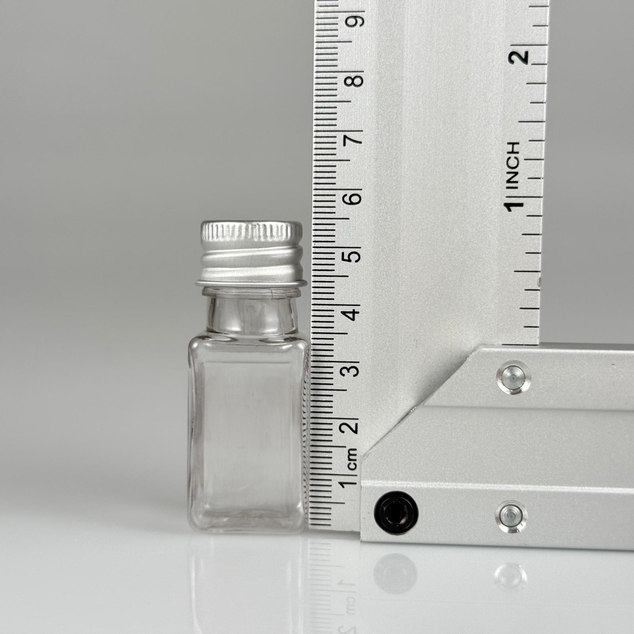 10 CC ŞEFFAF KARE PET SHOT ŞİŞE - KÖPÜK CONTALI GÜMÜŞ ALÜMİNYUM METAL KAPAKLI + DAMLALIKLI KOLONYA TIPALI TAKIM - 10 ML PLASTİK ŞİŞE