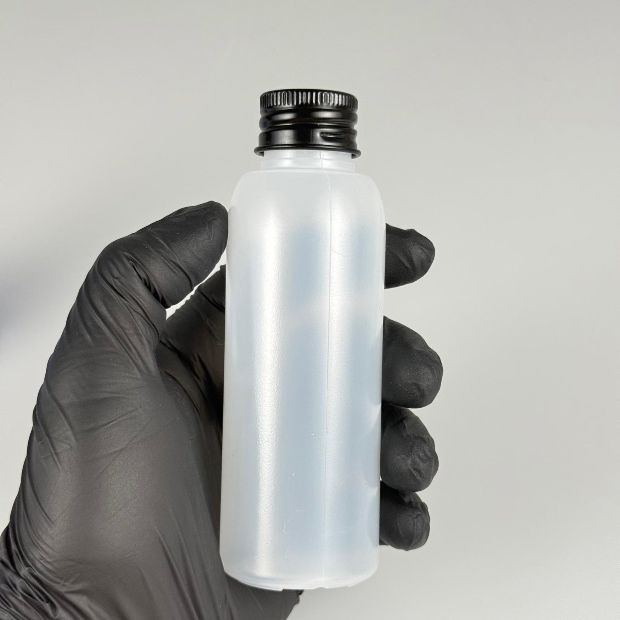 100 ML SIKILABİLİR YUMUŞAK PE POLİETİLEN PLASTİK ASETON ŞİŞESİ ( 24 AĞIZ ) + KÖPÜK CONTALI SİYAH METAL ALÜMİNYUM KAPAKLI + KOLONYA TIPALI TAKIM - 100 cc sos, yağ, kartuş, mürekkep vb için boş şişeler