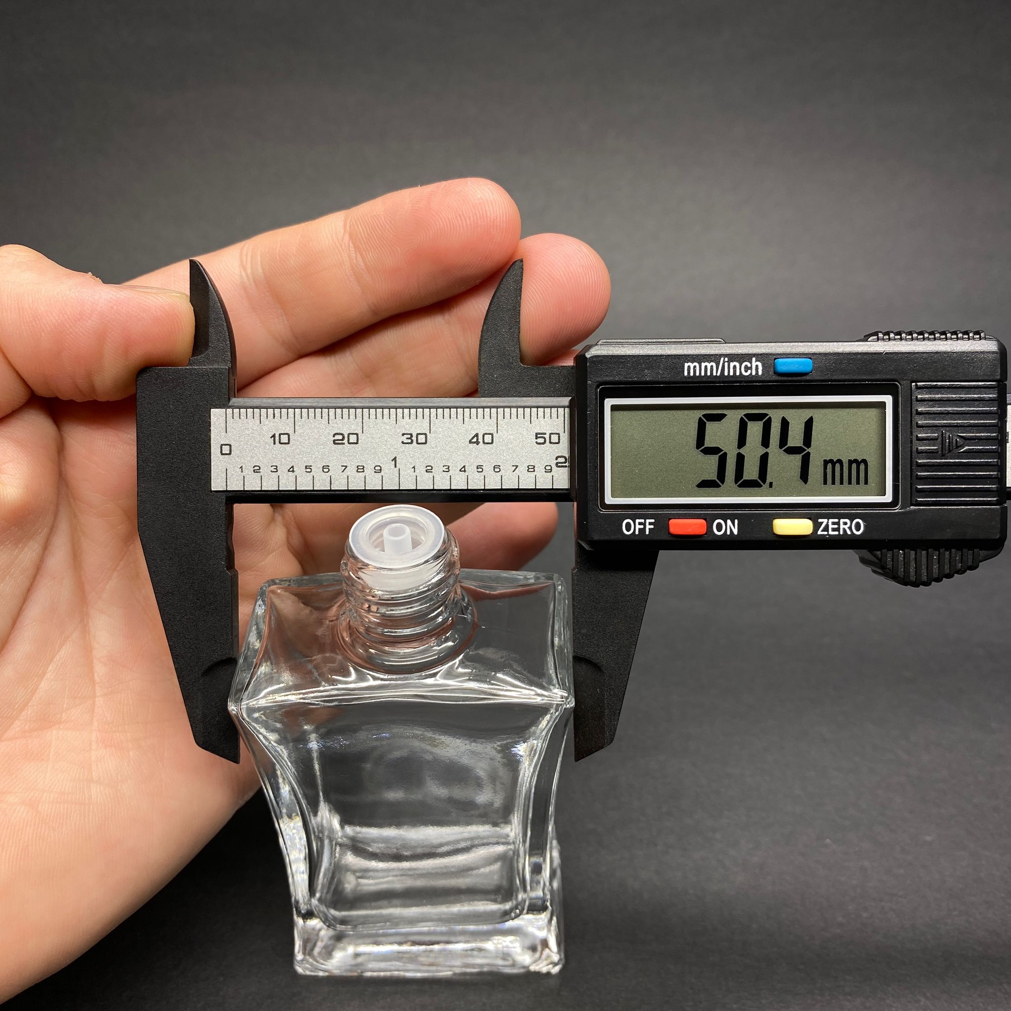 50 CC DİKDÖRTGEN KÖŞELİ YASSI MODEL CAM ŞİŞE - KRİSTAL KAPAKLI TIPALI  - 50 ML LÜKS CAM KOLONYA ŞİŞESİ - 1. KALİTE İTHAL CAM