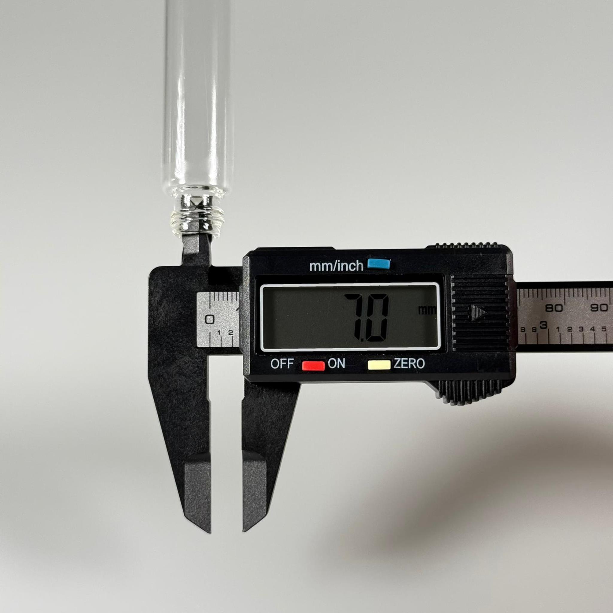 15 CC TESTER PARFÜM ŞİŞESİ - CAM KALEM PARFÜM ŞİŞESİ GOLD METAL SPREYLİ KAPAKLI TAKIM - 15 ML CAM TÜP PARFÜM ŞİŞESİ - VİDALI SPREY VALF TEKRAR DOLDURULABİLİR - HEDİYELİK CAM KOLONYA ŞİŞESİ - DÜĞÜN, NİŞAN, SÖZ, KINA, CENAZE, PROMOSYON İÇİN HEDİYELİK KOLONYA ŞİŞELERİ