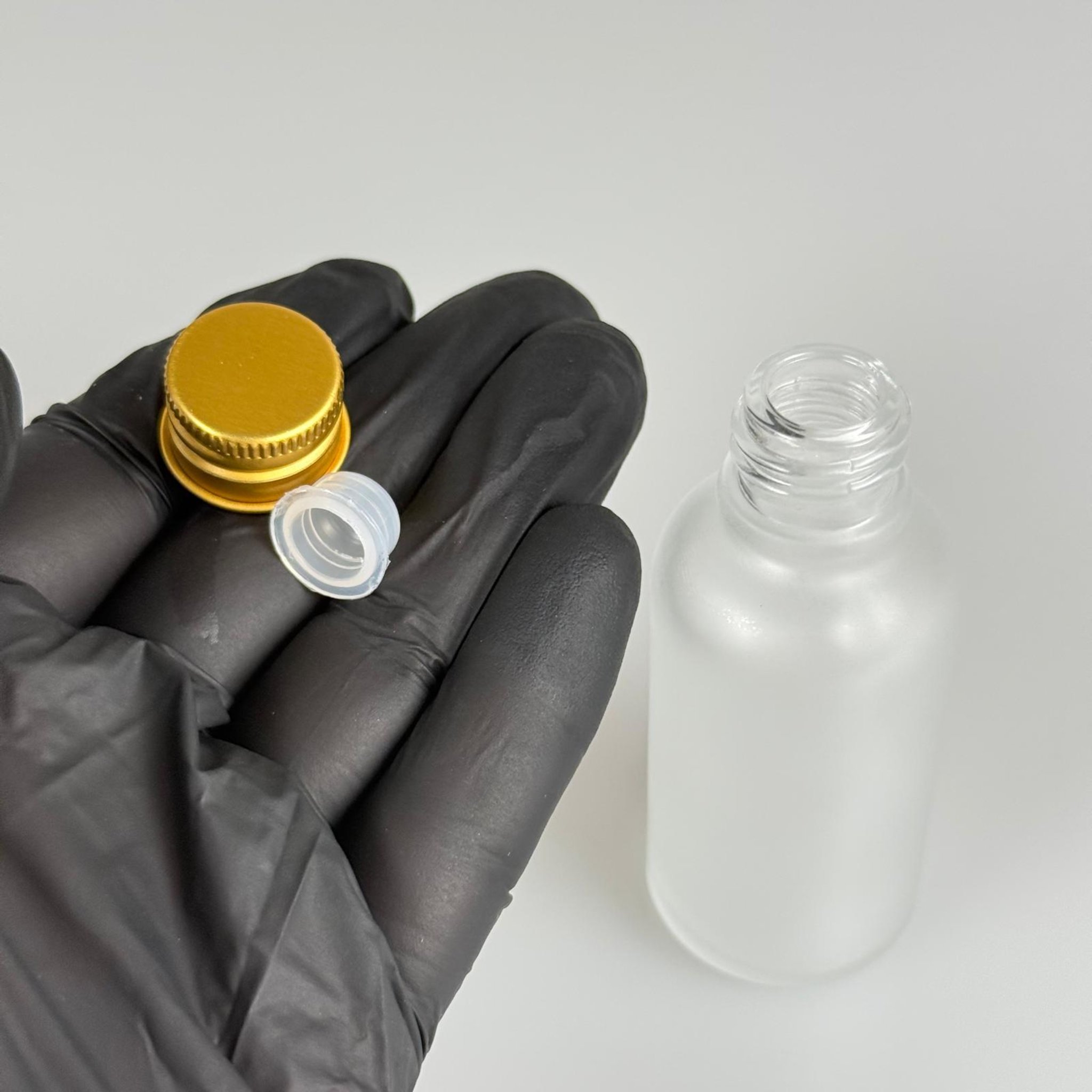 30 CC BUZLU CAM ŞİŞE + KÖPÜK CONTALI GOLD ALÜMİNYUM METAL KAPAKLI + KÖR TIPALI TAKIM - 30 ML BUZLU CAM ŞİŞE