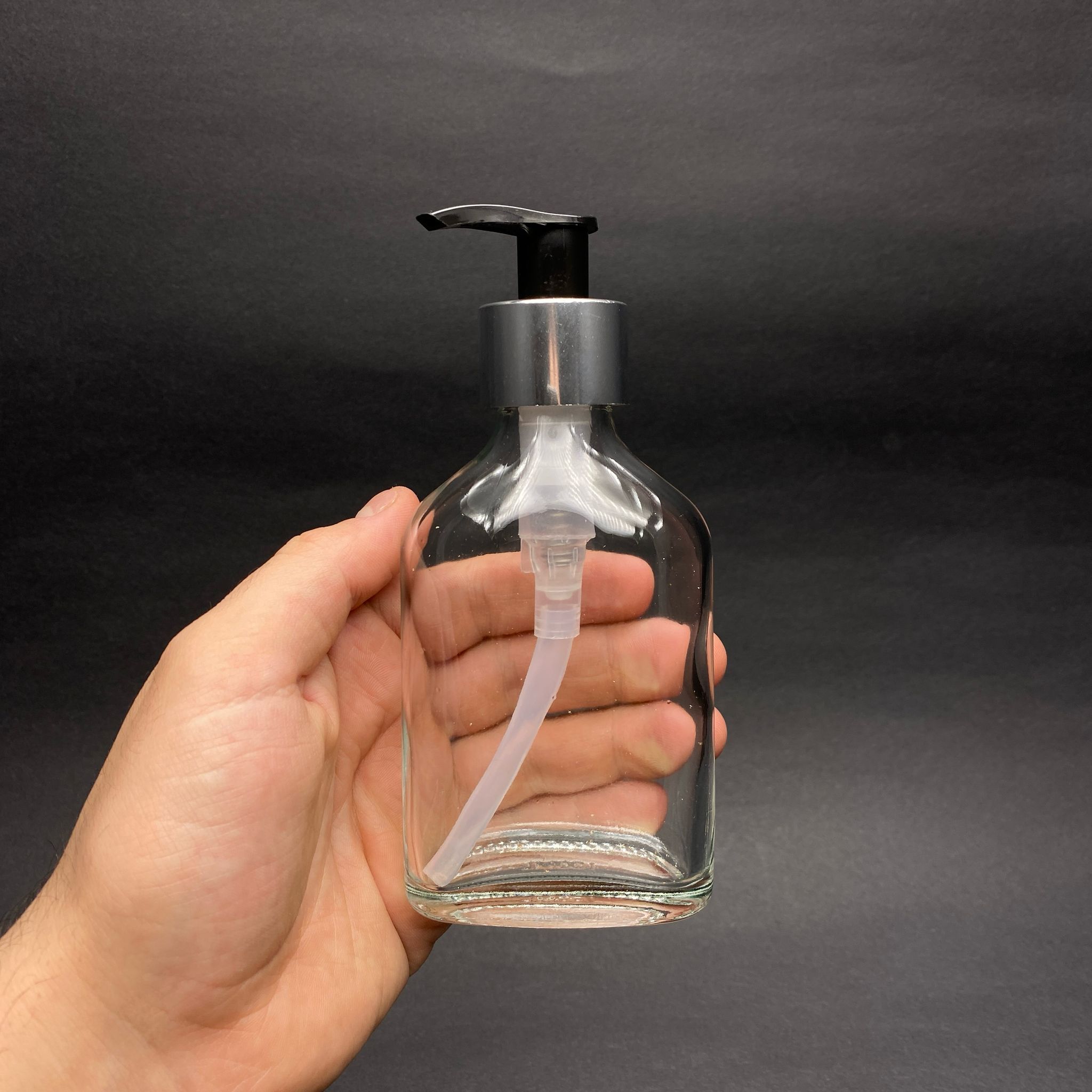 100 CC YASSI CAM ŞİŞE - GÜMÜŞ POMPALI - 100 ML SIVI SABUN POMPALI YASSI CAM ŞİŞE , CAM TONİK ŞİŞESİ