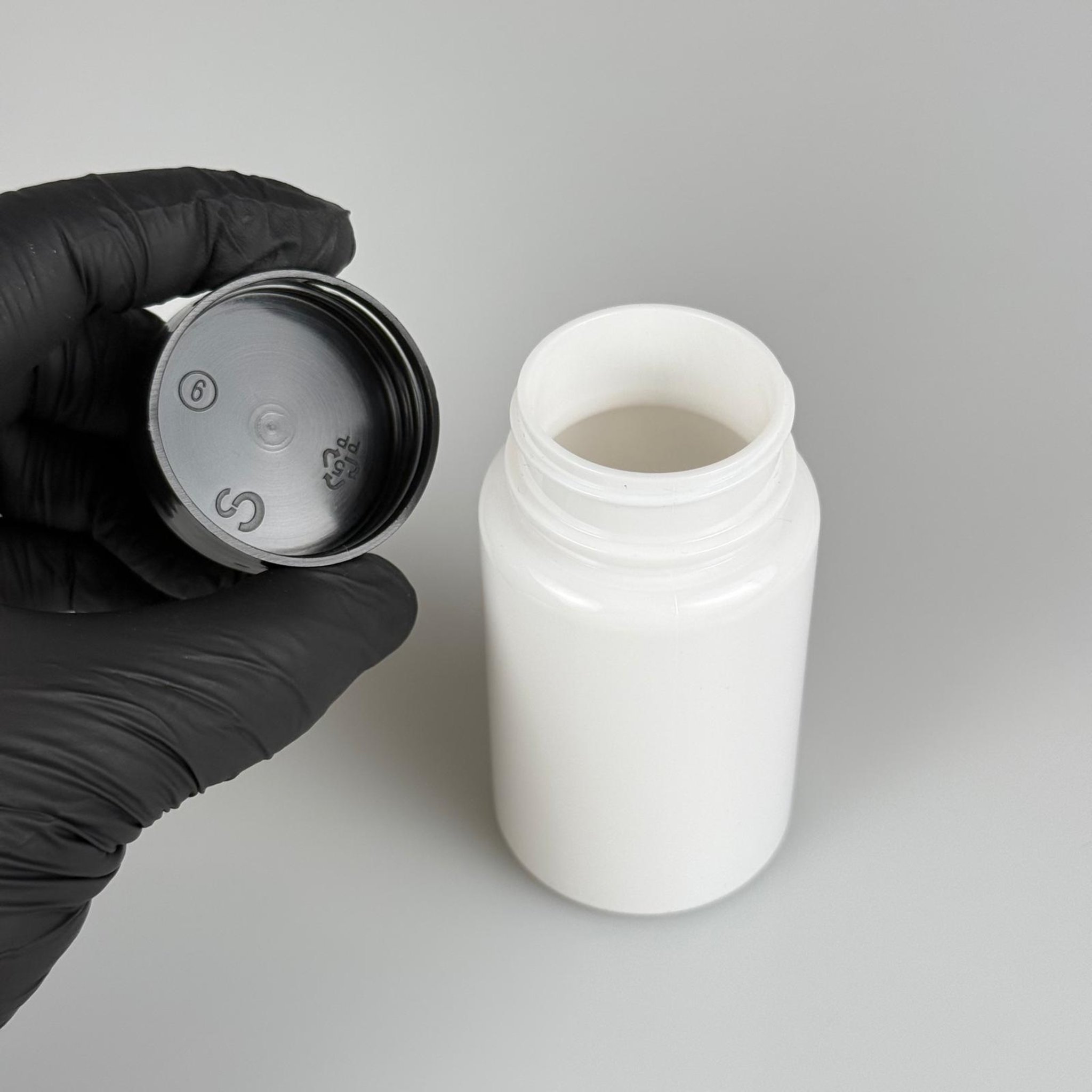 100 CC BEYAZ PET TABLET ŞİŞESİ - SİYAH KAPAKLI - 100 ML KAPSÜL KUTUSU - İLAÇ ŞİŞESİ - MEDİKAL HAP ŞİŞESİ - FARMASÖTİK KAVANOZ