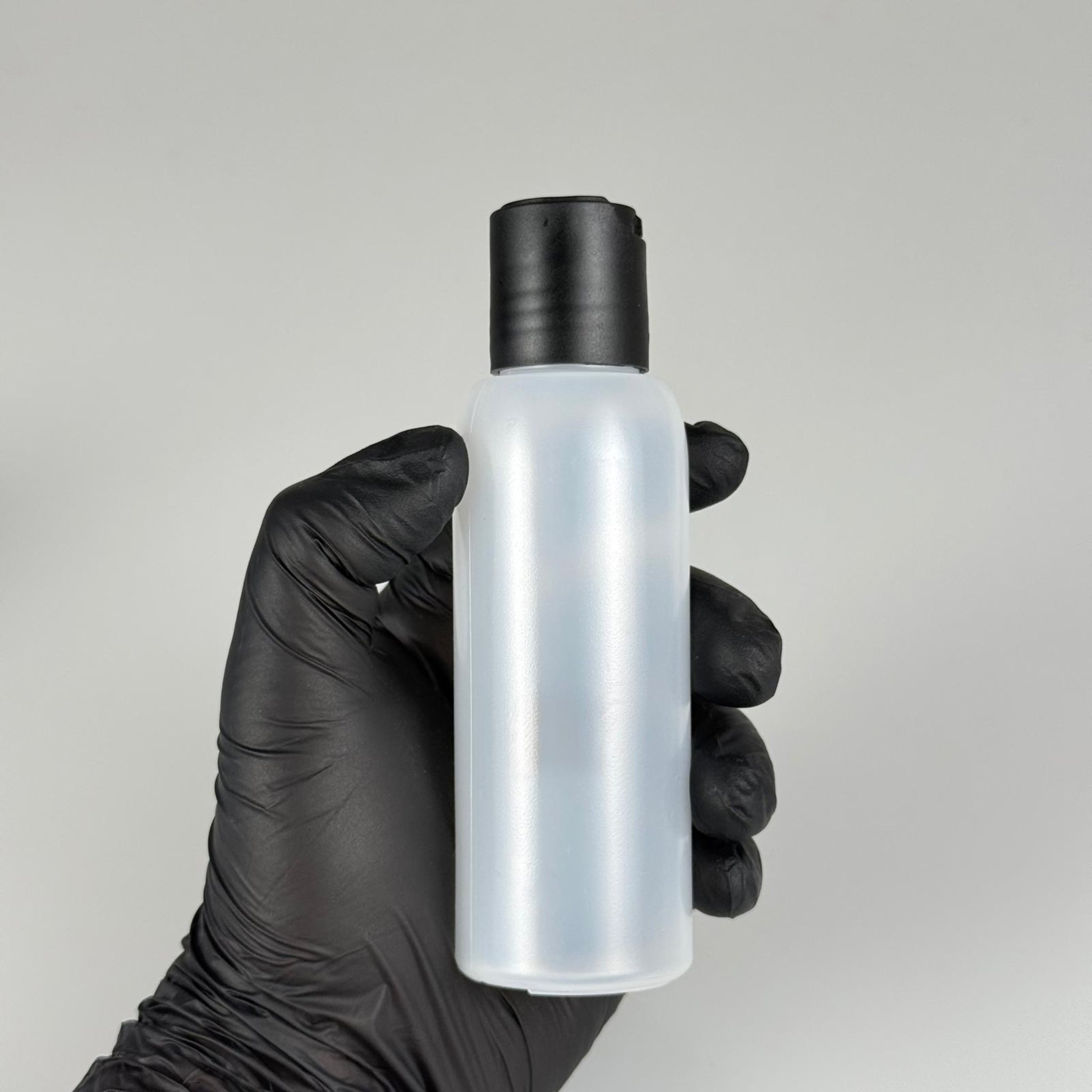 100 ML SIKILABİLİR YUMUŞAK PE POLİETİLEN PLASTİK ŞİŞE - SİYAH DİSKTOP ŞAMPUAN KAPAKLI - 100 cc sos, yağ, kartuş, mürekkep vb için boş şişeler