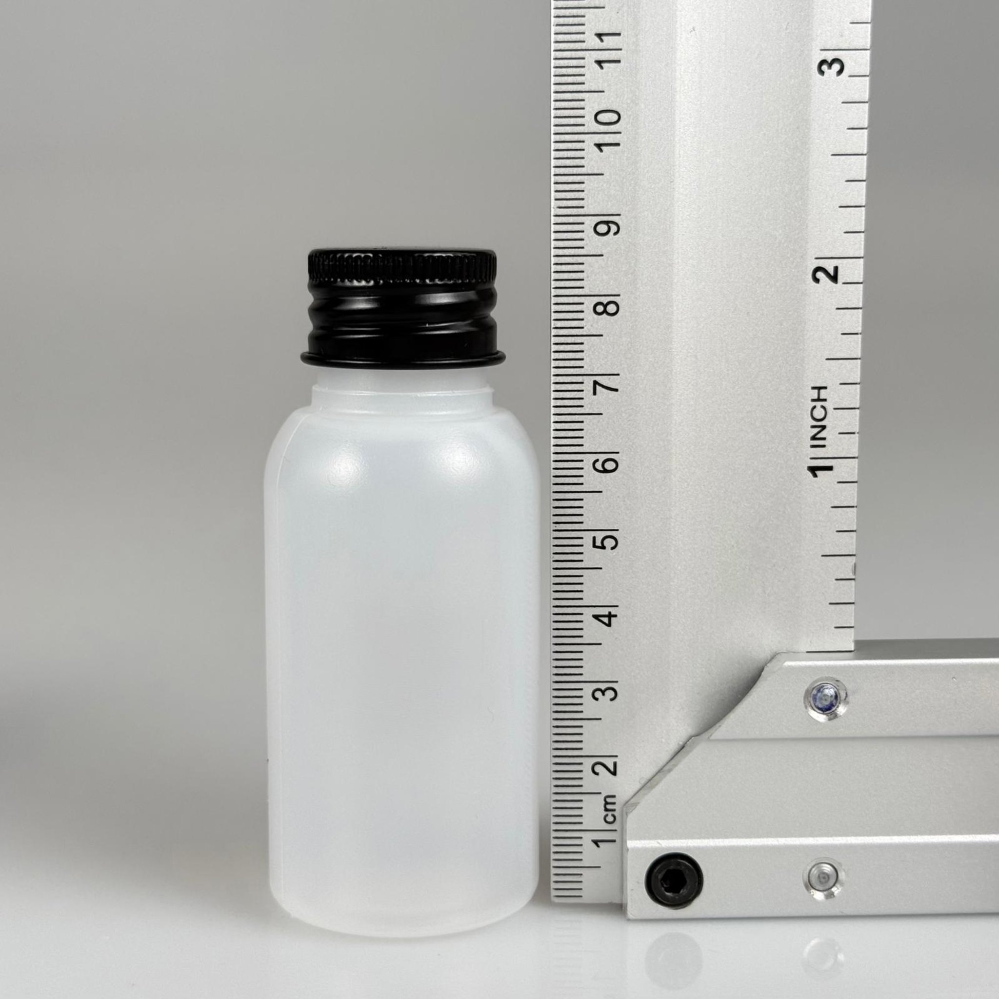 50 ML SIKILABİLİR YUMUŞAK POLİETİLEN PE PLASTİK ASETON ŞİŞESİ ( 24 AĞIZ ) + KÖPÜK CONTALI SİYAH METAL ALÜMİNYUM KAPAK + KOLONYA TIPALI TAKIM - 50 cc sos, yağ, kartuş, mürekkep vb için boş şişeler