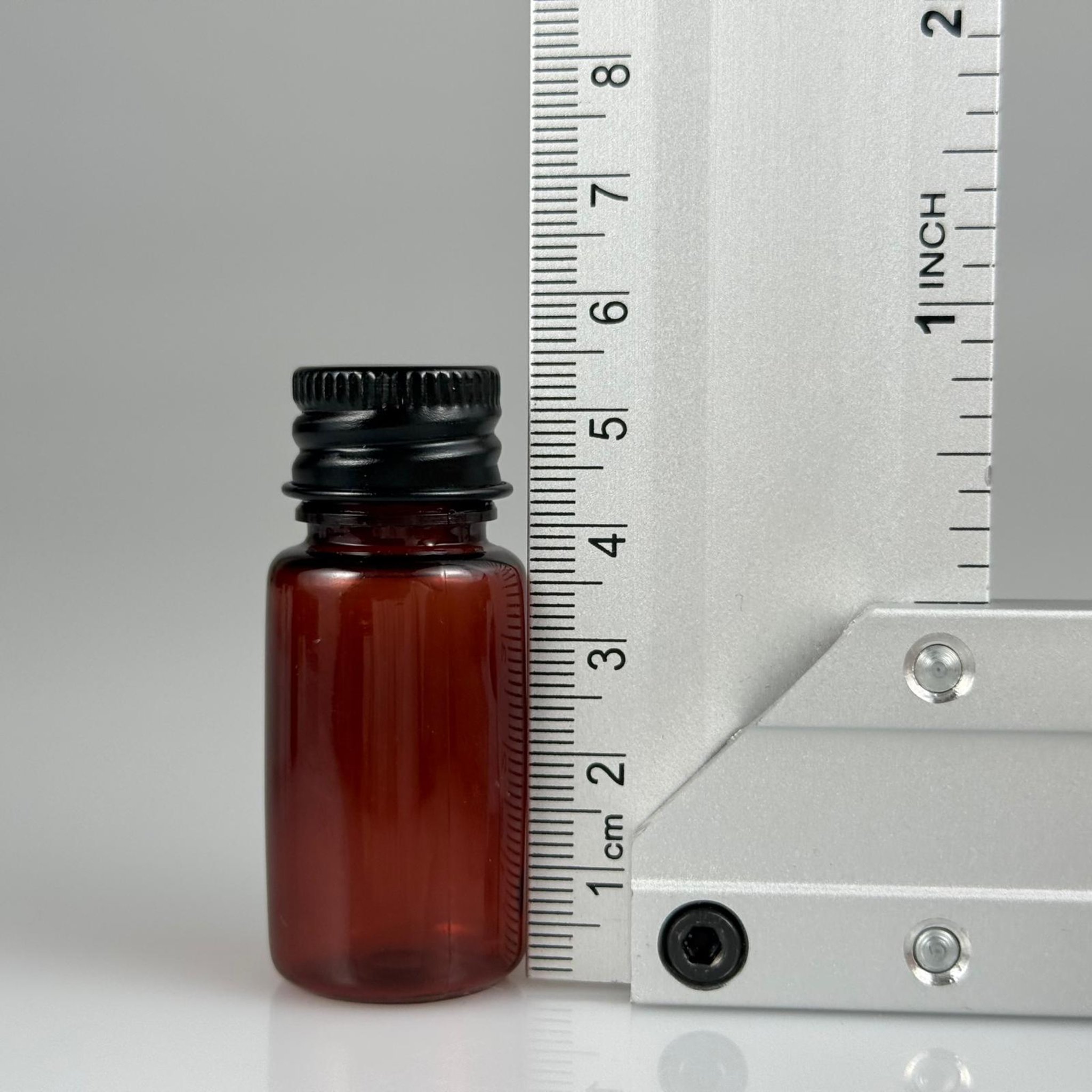 10 CC AMBER PET SHOT ŞİŞE - KÖPÜK CONTALI SİYAH ALÜMİNYUM METAL KAPAKLI + KÖR TIPALI TAKIM - 10 ML KAHVERENGİ PLASTİK ŞİŞE