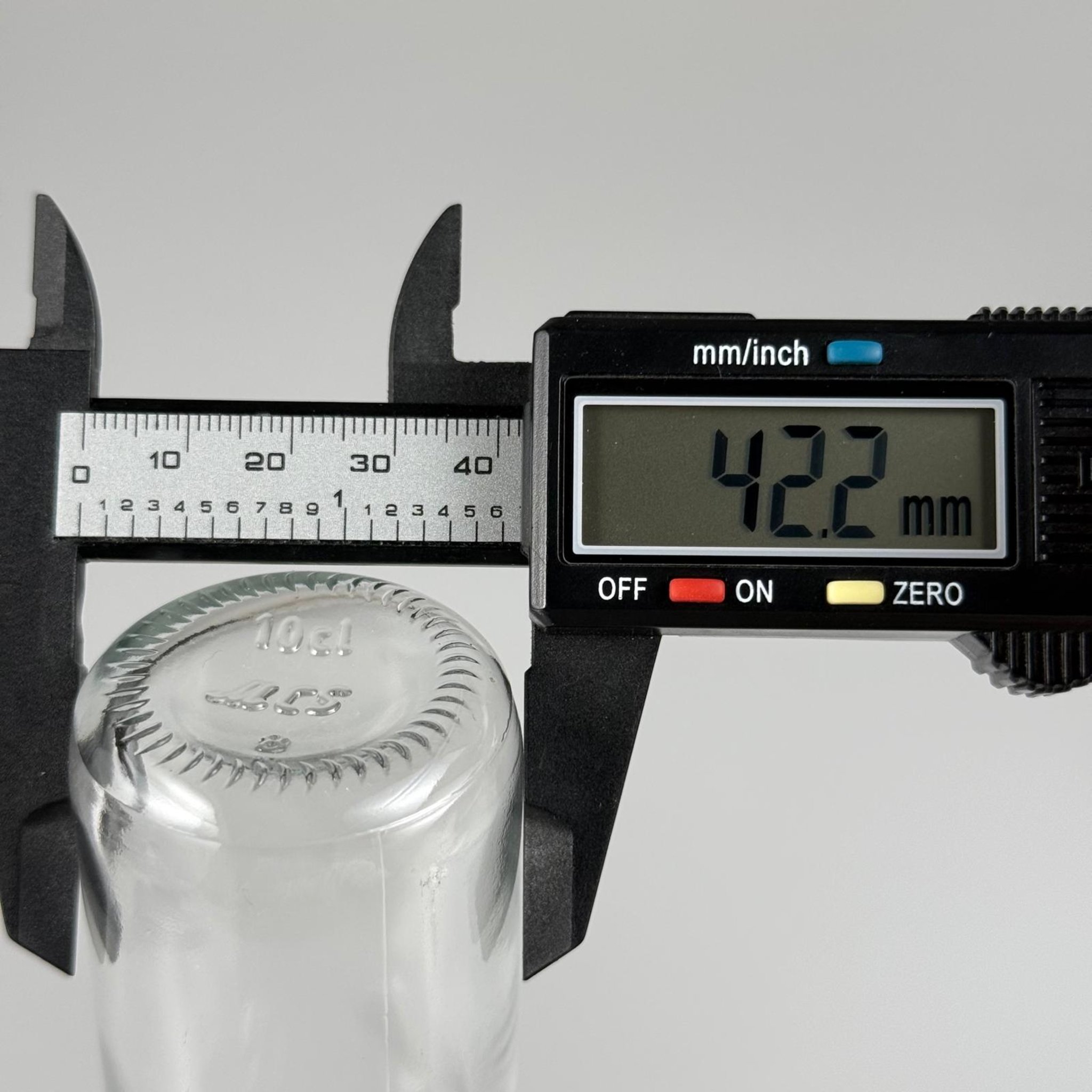 100 CC DORİKA CAM ŞİŞE + BEYAZ KİLİTLİ KAPAK+ 15 ML ÖLÇEK TAKIM - 100 ML ŞEFFAF CAM DORİKA ŞİŞE