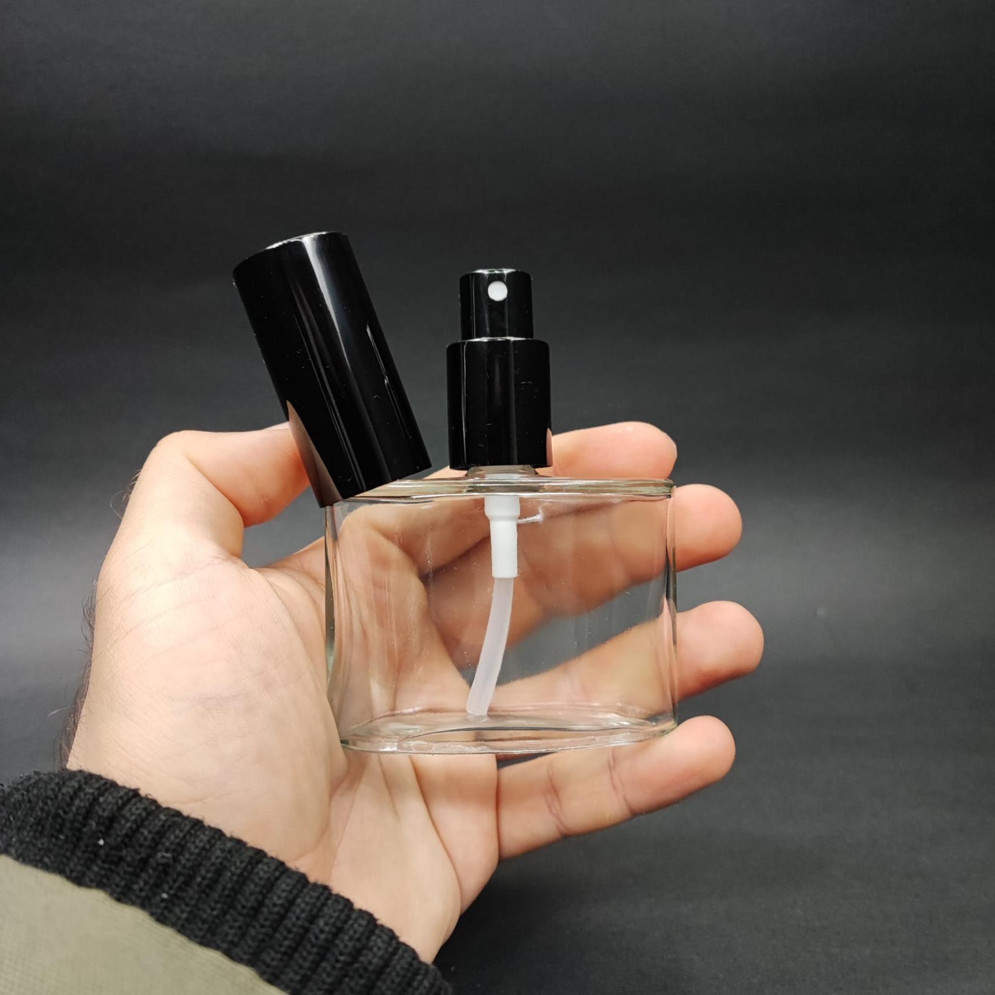 50 ML LÜKS VİDALI VALF ÇEVİRME PARFÜM ŞİŞELERİ - 50 CC YASSI ŞEFFAF CAM ŞİŞE - SİYAH SPREYLİ KAPAKLI SET