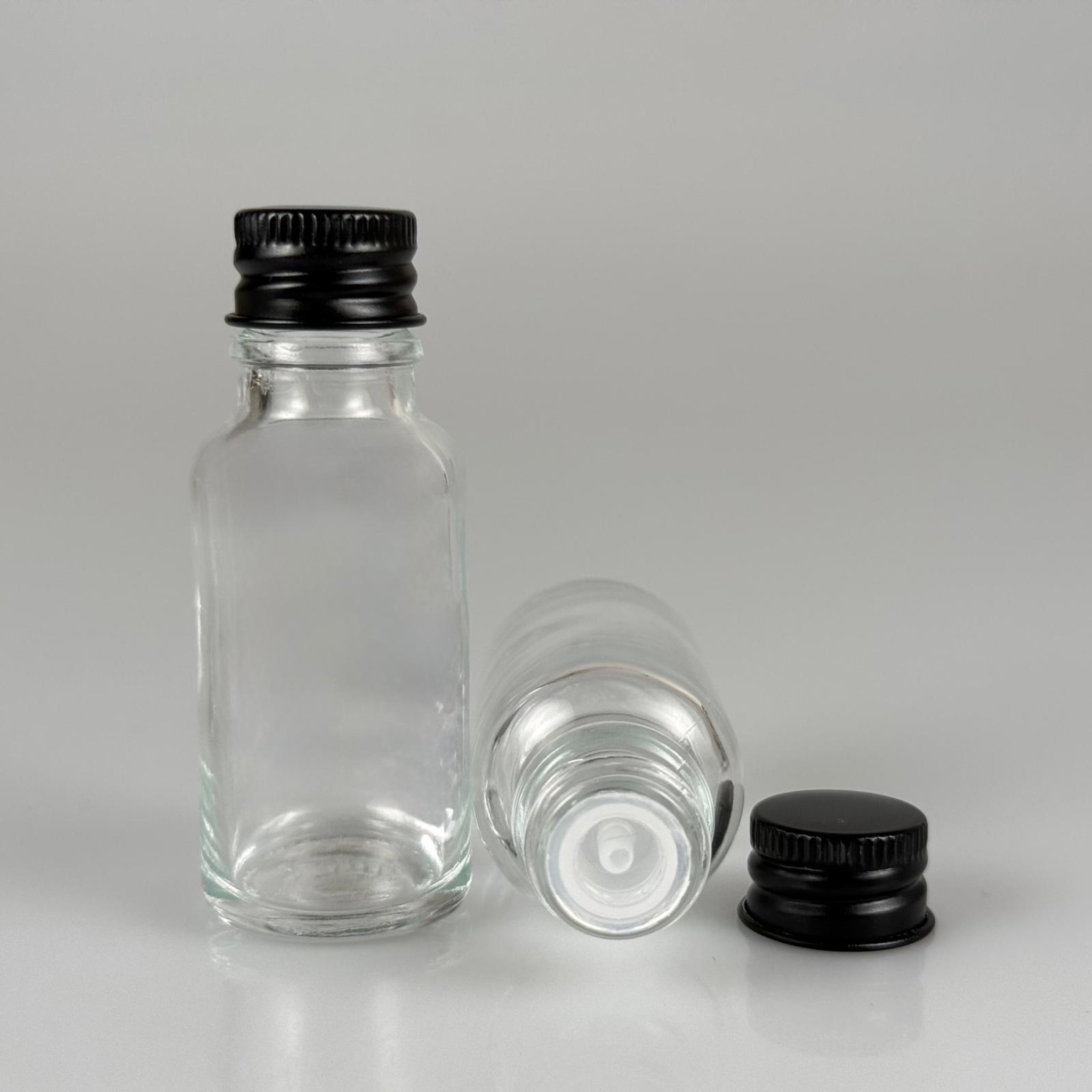 20 CC ŞEFFAF CAM ŞİŞE + KÖPÜK CONTALI SİYAH ALÜMİNYUM METAL KAPAKLI + DAMLALIKLI KOLONYA TIPALI TAKIM - 20 ML ŞEFFAF CAM ŞİŞE