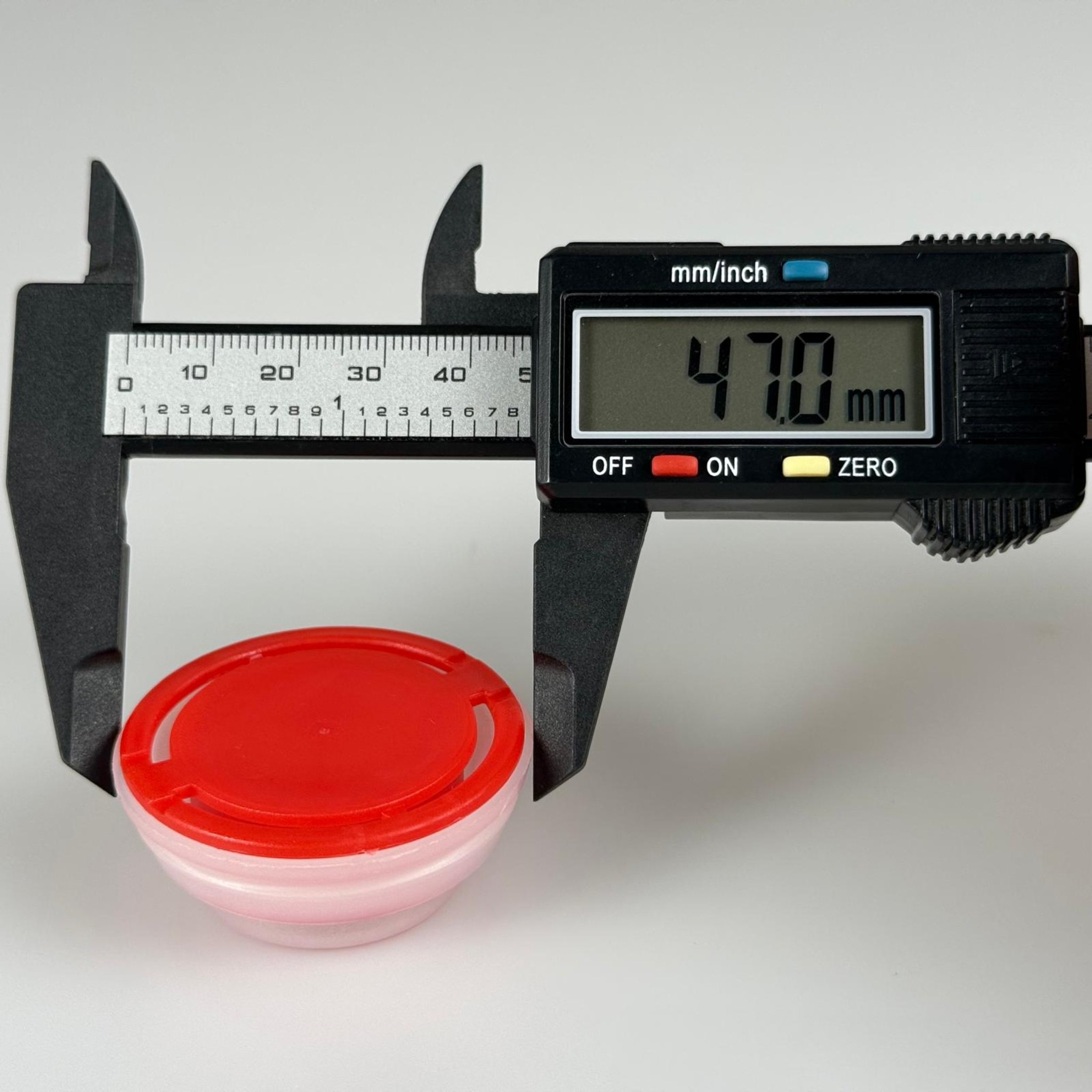 42 MM P2 K NATÜREL KIRMIZI BERİCAP (YAĞ TENEKE İÇİN) - TENEKE İÇİN PLASTİK KAPAK - YEDEK YAĞ TENEKE KAPAĞI - Çakma Metal TENEKE Kapağı