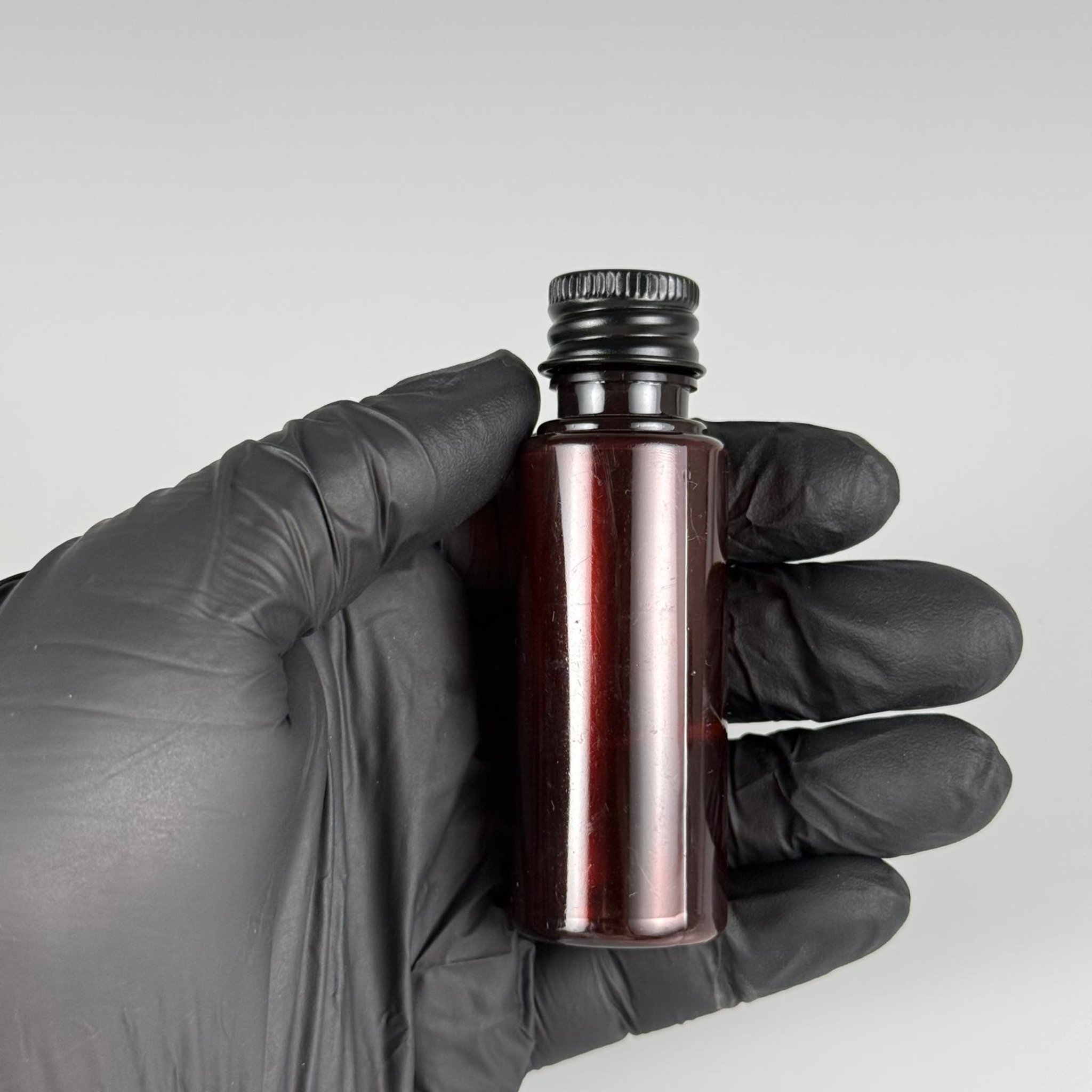 30 CC PET AMBER SHOT ŞİŞE - KÖPÜK CONTALI SİYAH ALÜMİNYUM METAL KAPAKLI + KÖR TIPALITAKIM - 30 ML KAHVERENGİ PLASTİK ŞİŞE
