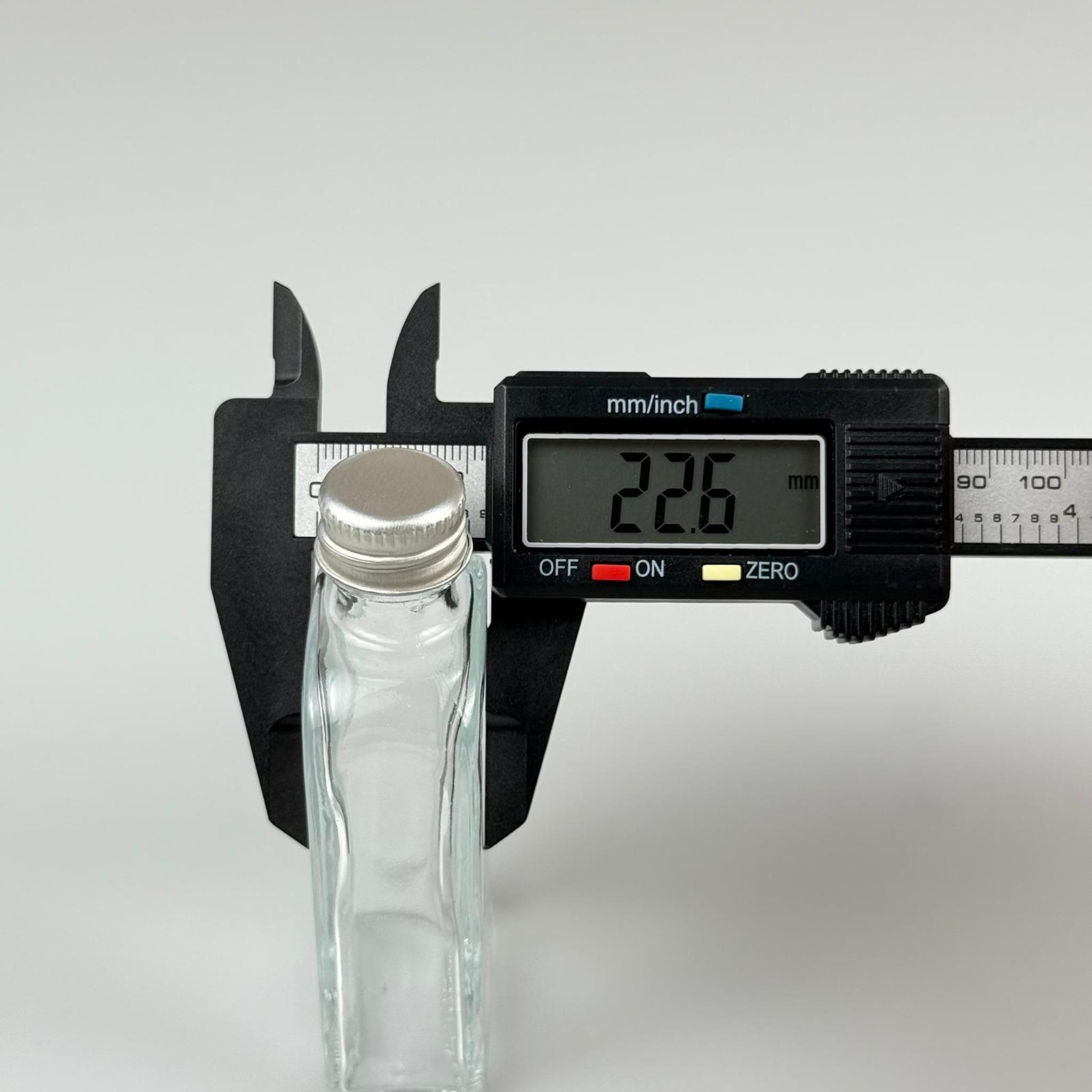 40 CC YASSI DİKDÖRTGEN CAM ŞİŞE - GÜMÜŞ METAL KAPAKLI KOLONYA TIPALI - 40 ML PRESTİJLİ ŞİŞE