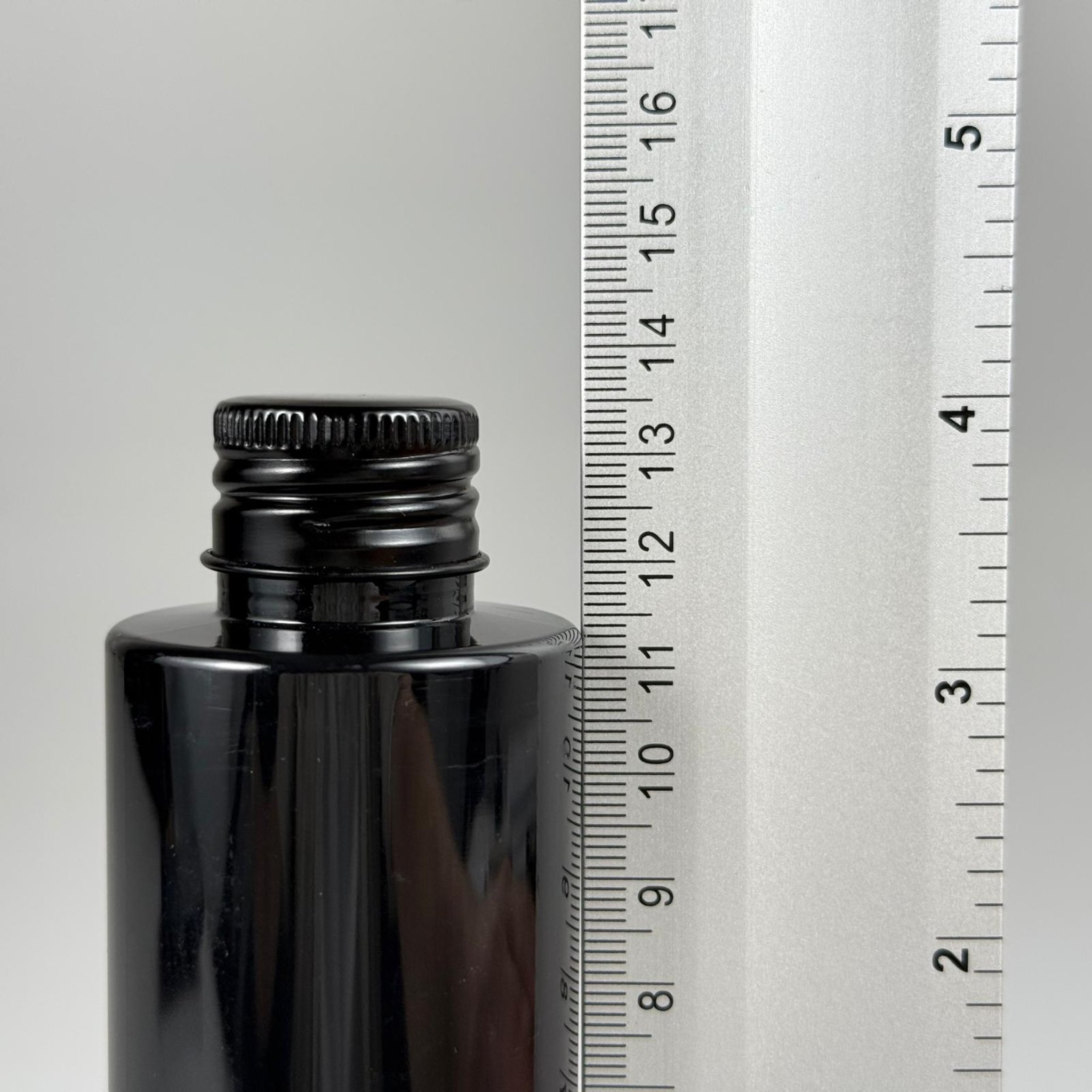 150 CC SİYAH SİLİNDİR MODEL PARLAK SERT PET ŞİŞE (24 AĞIZ) + KÖPÜK CONTALI SİYAH METAL ALÜMİNYUM KAPAK + KOLONYA TIPALI TAKIM - 150 ML KAPAKLI SİYAH PET ŞİŞELER
