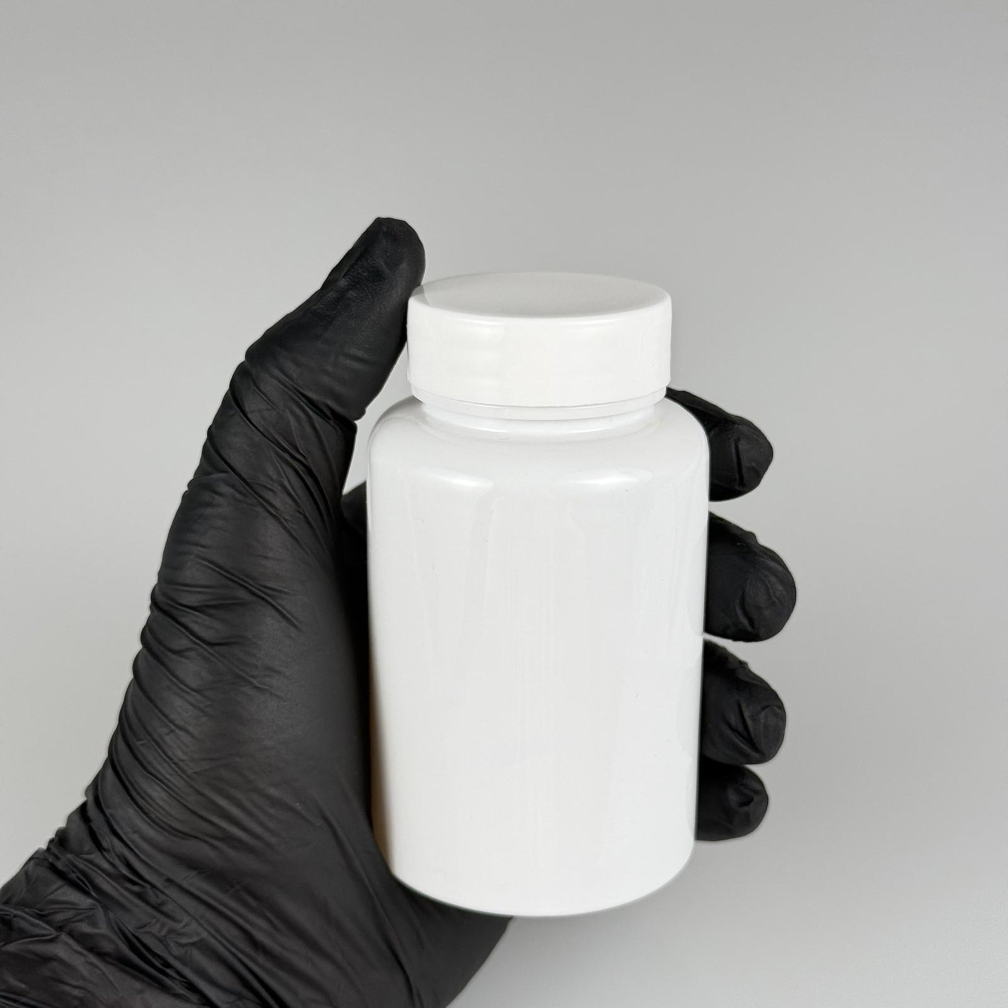 150 CC BEYAZ PET TABLET ŞİŞESİ - BEYAZ KAPAKLI + KENDİNDEN YAPIŞKANLI KÖPÜK CONTALI - 150 ML KAPSÜL KUTUSU - İLAÇ ŞİŞESİ - MEDİKAL HAP ŞİŞESİ - FARMASÖTİK KAVANOZ