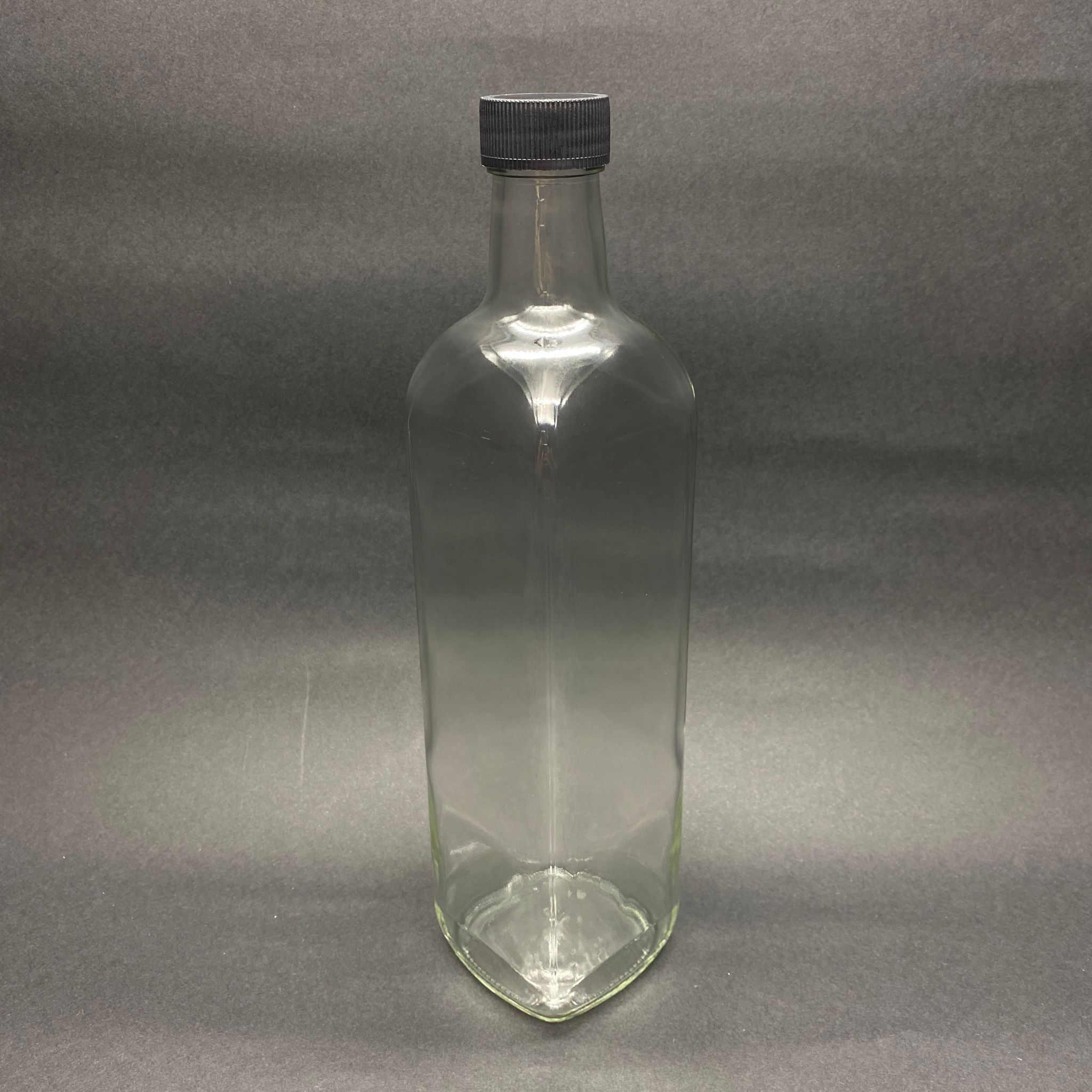 750 CC MARASKA ŞEFFAF ŞİŞE - SİYAH VİDALI KAPAKLI - 750 ML KÖŞELİ ŞEFFAF MARASKA CAM ŞİŞE - YAĞ SİRKE ŞİŞESİ