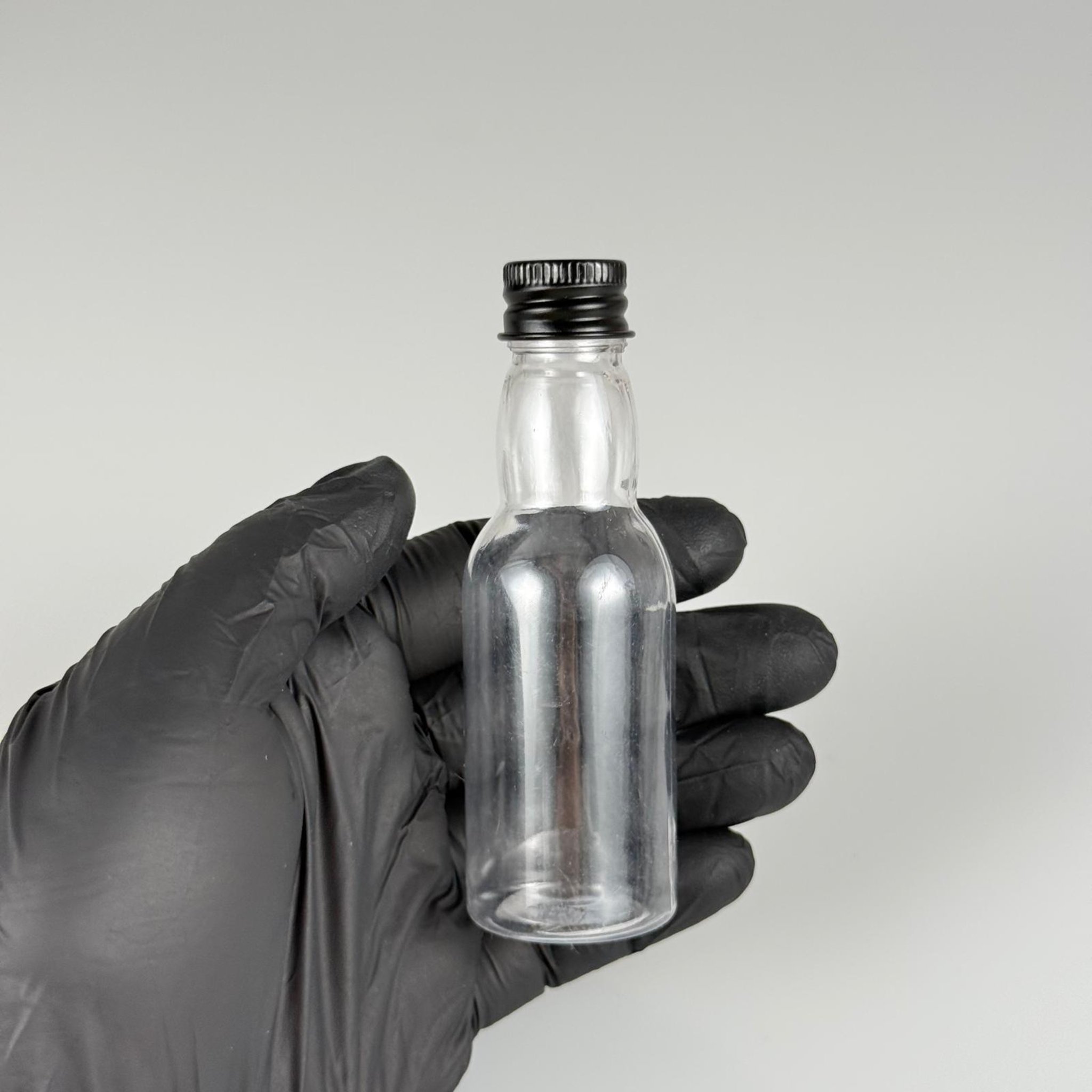 40 CC ŞEFFAF UZUN BOĞAZLI PET ŞİŞE + KÖPÜK CONTALI SİYAH ALÜMİNYUM METAL KAPAKLI + DAMLALIKLI KOLONYA TIPALI TAKIM - 40 ML BOĞAZLI PET ŞİŞE