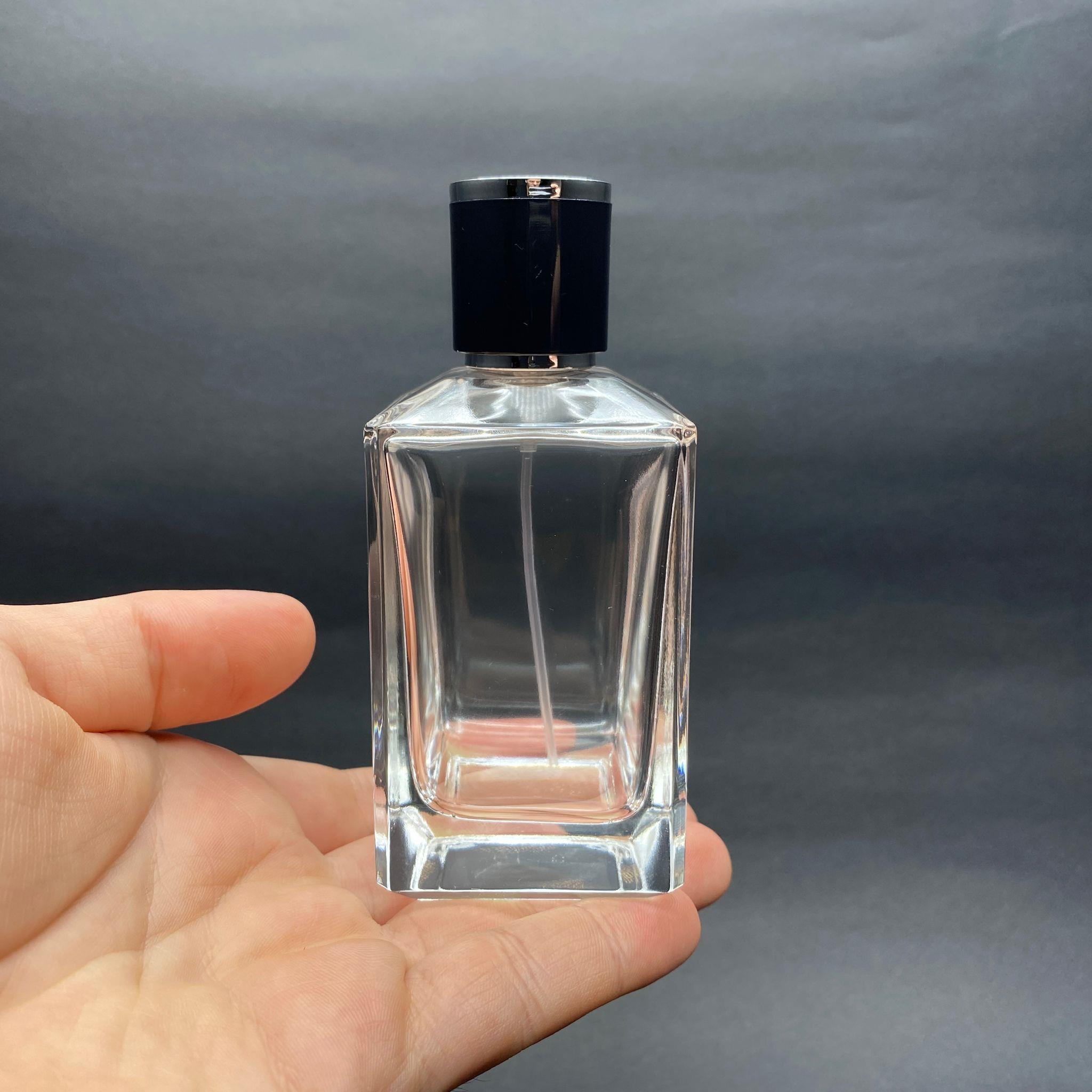 100 ML KÖŞELİ KONİK MODEL PRİZMA PARFÜM ŞİŞESİ - GÜMÜŞ METAL SPREYLİ + GÜMÜŞ SİYAH KAPAKLI (AĞIZ 15 MM GEÇME KOLAY KAPAMA)