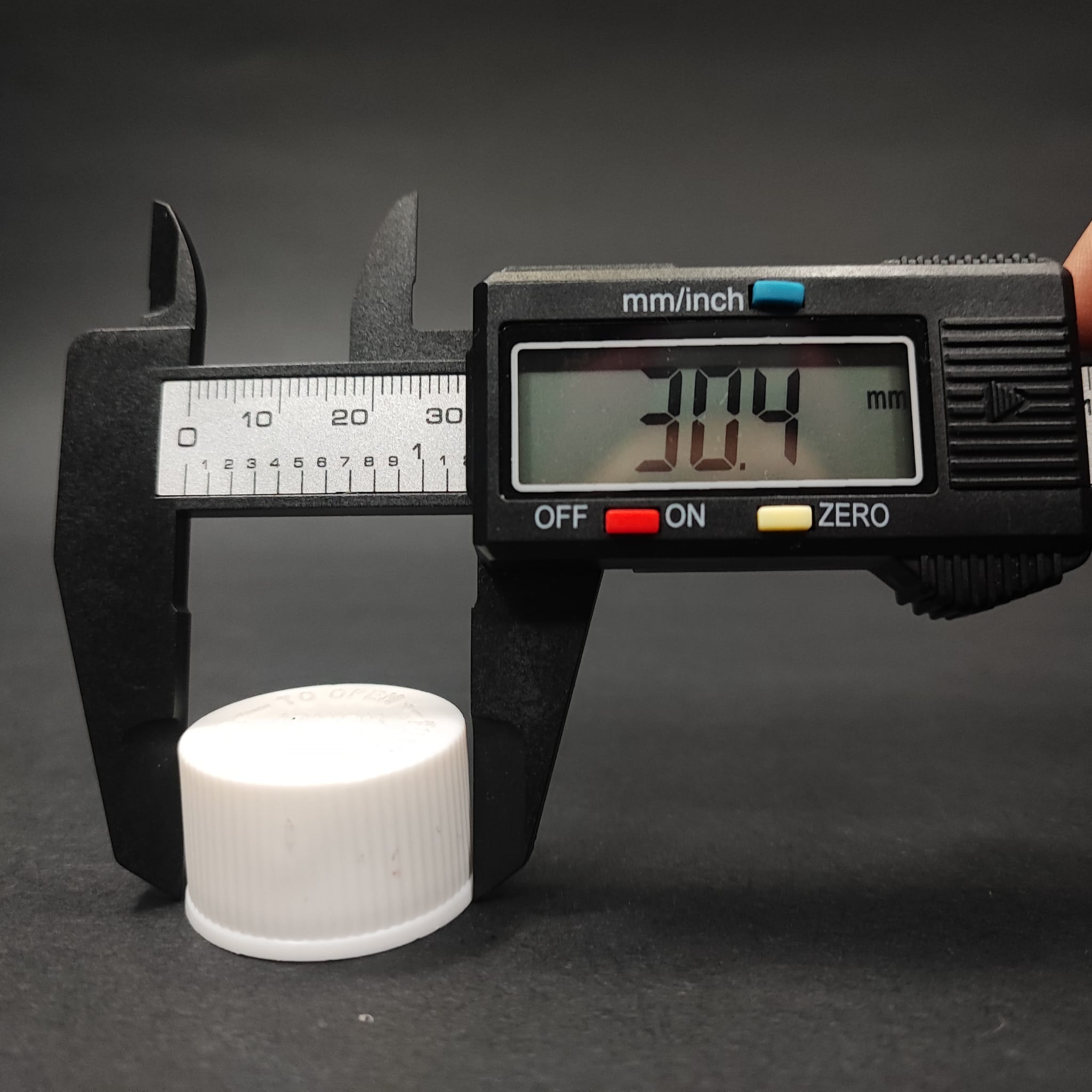24 MM ÇOCUK KİLİTLİ BEYAZ KAPAK