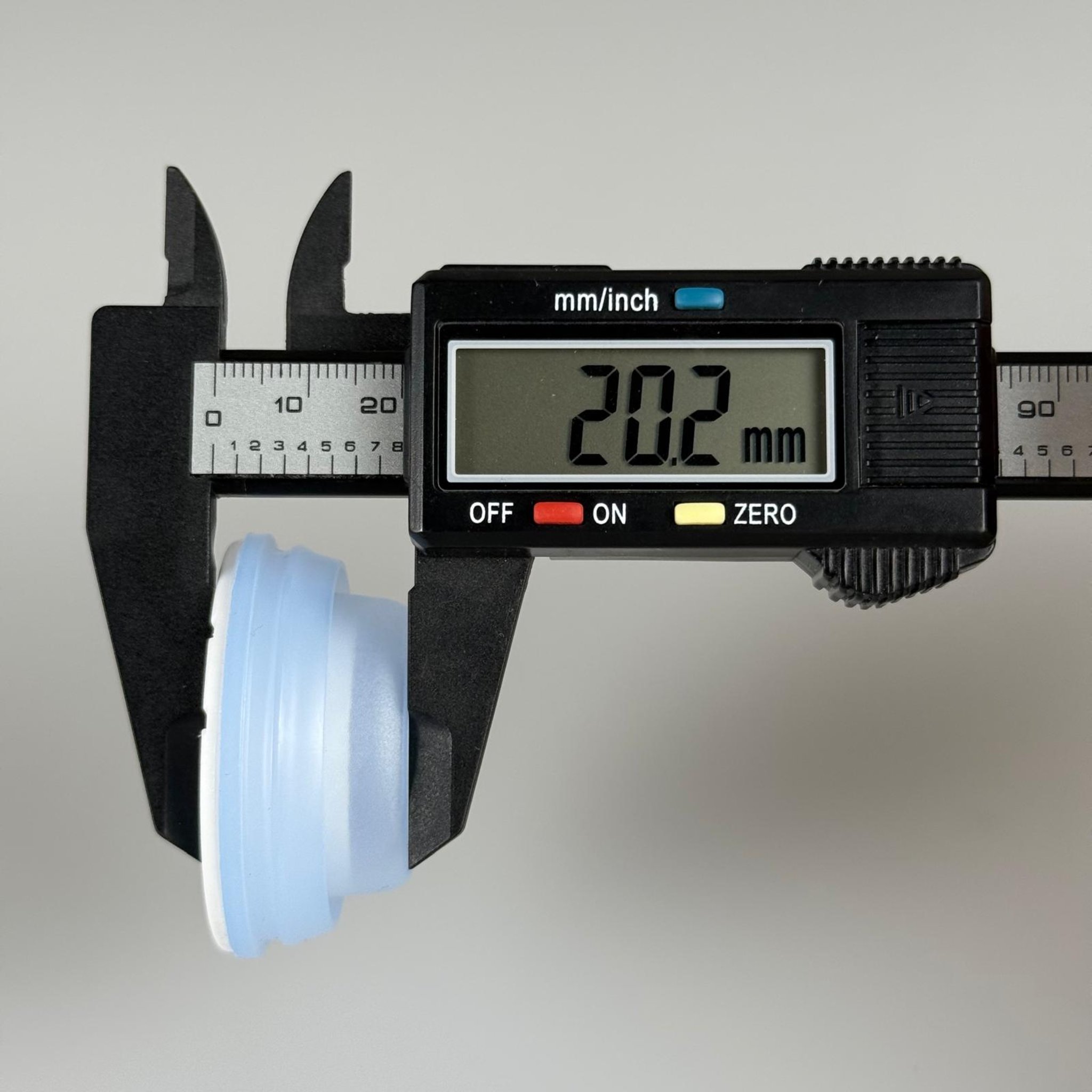 42 MM P2 K CL NATÜREL BEYAZ BERİCAP (SOLVENT VE TİNER TENEKESİ İÇİN) - TENEKE İÇİN PLASTİK KAPAK - YEDEK KİMYASAL TENEKE KAPAĞI - Çakma Metal TENEKE Kapağı