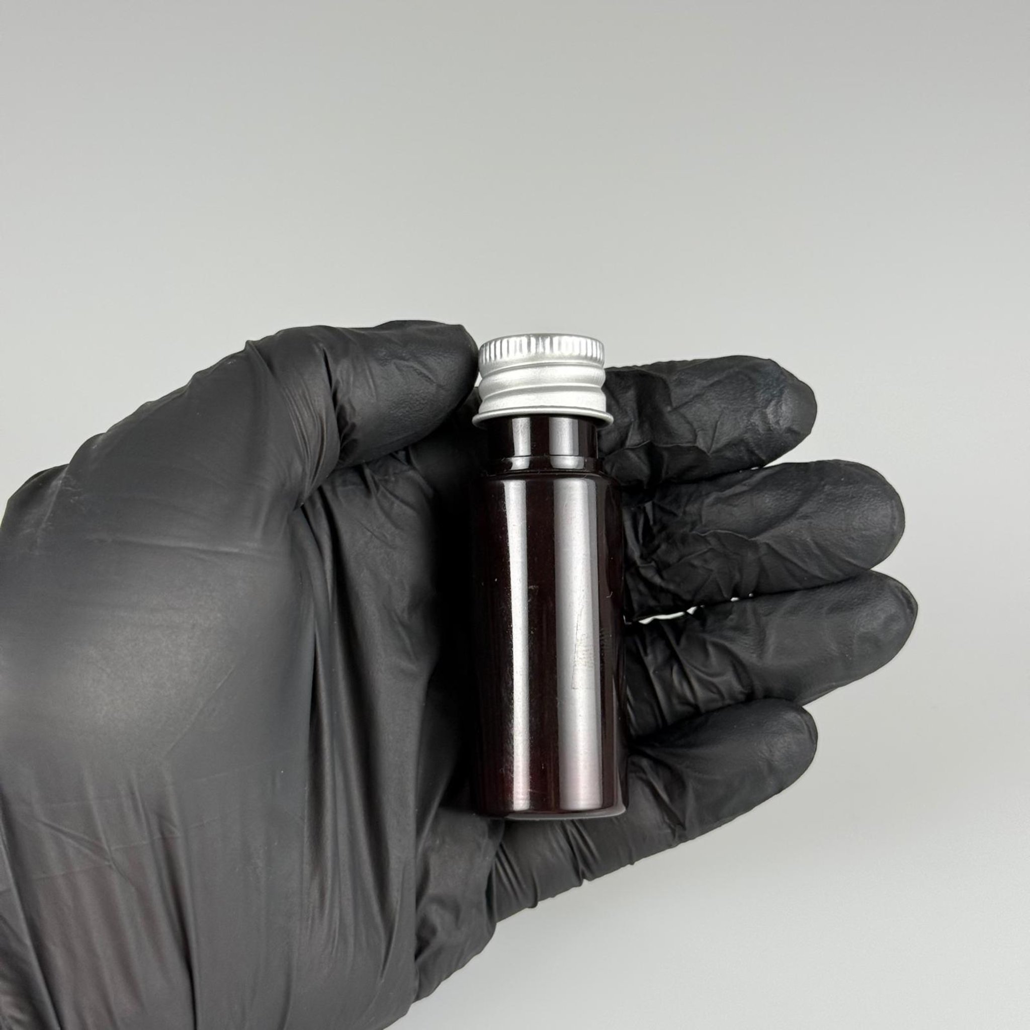 15 CC AMBER SİLİNDİR PET ŞİŞE + KÖPÜK CONTALI GÜMÜŞ ALÜMİNYUM METAL KAPAKLI + DAMLALIKLI KOLONYA TIPALI TAKIML - 15 ML KAHVERENGİ PET ŞİŞE