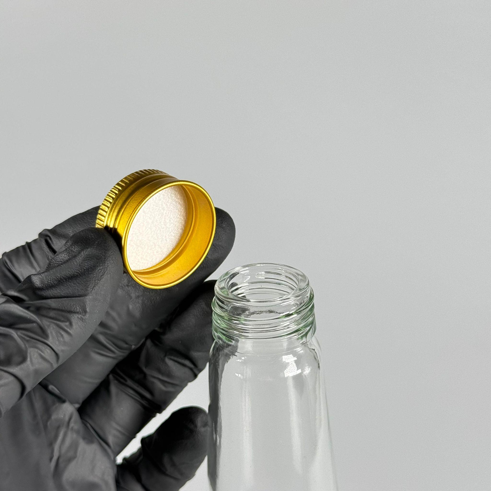 1000 ML LÜKS CAM SU ŞİŞESİ - 1000 CC BOŞ CAM SU ŞİŞELERİ - GOLD ALÜMİNYUM METAL KAPAKLI (ELLE AÇILIP KAPANABİLİR) - RESTORAN, CAFE, OTEL VS İÇİN PREMİUM CAM ŞİŞE