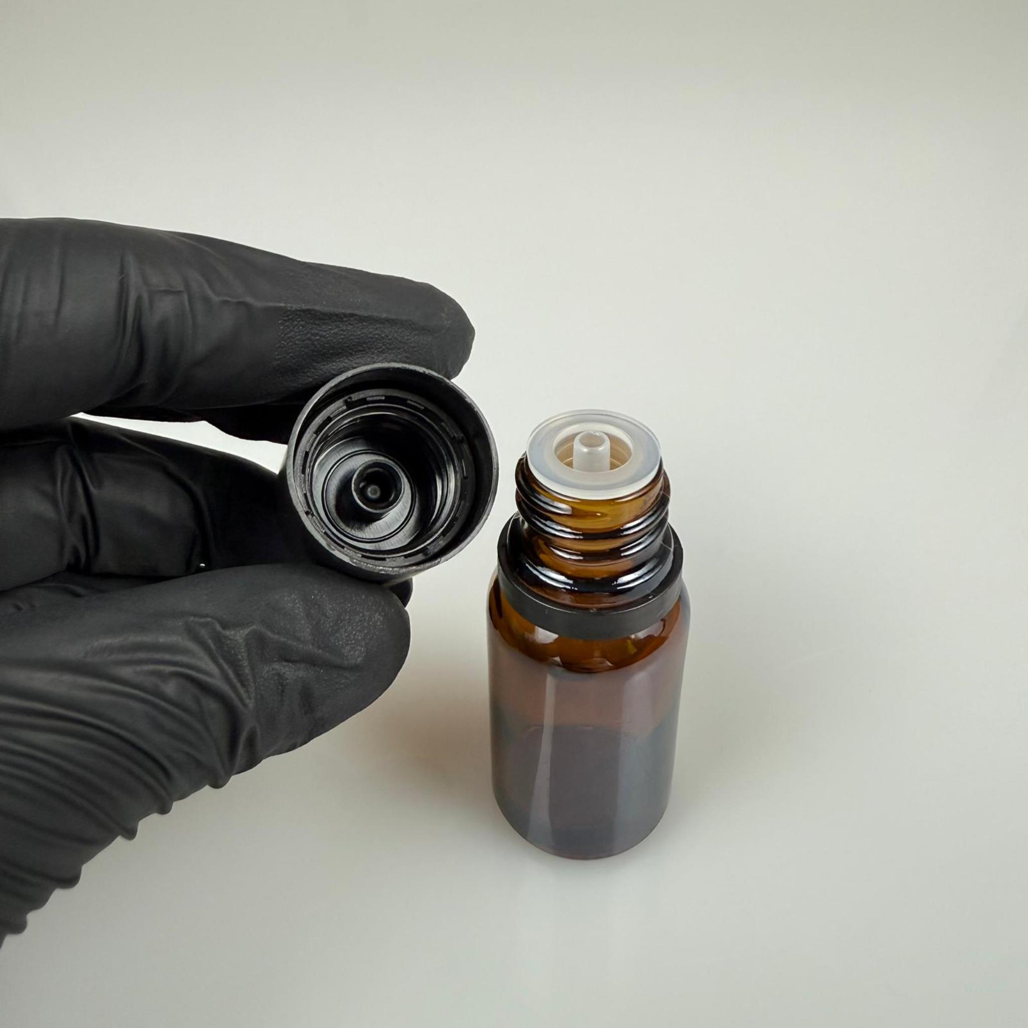 10 CC AMBER CAM ŞİŞE + İÇTEN DAMLALIKLI ÇOCUK KİLİTLİ SİYAH KAPAK - KAHVERENGİ 10 ML KİLİT KAPAKLI DAMLATMALI ŞİŞE