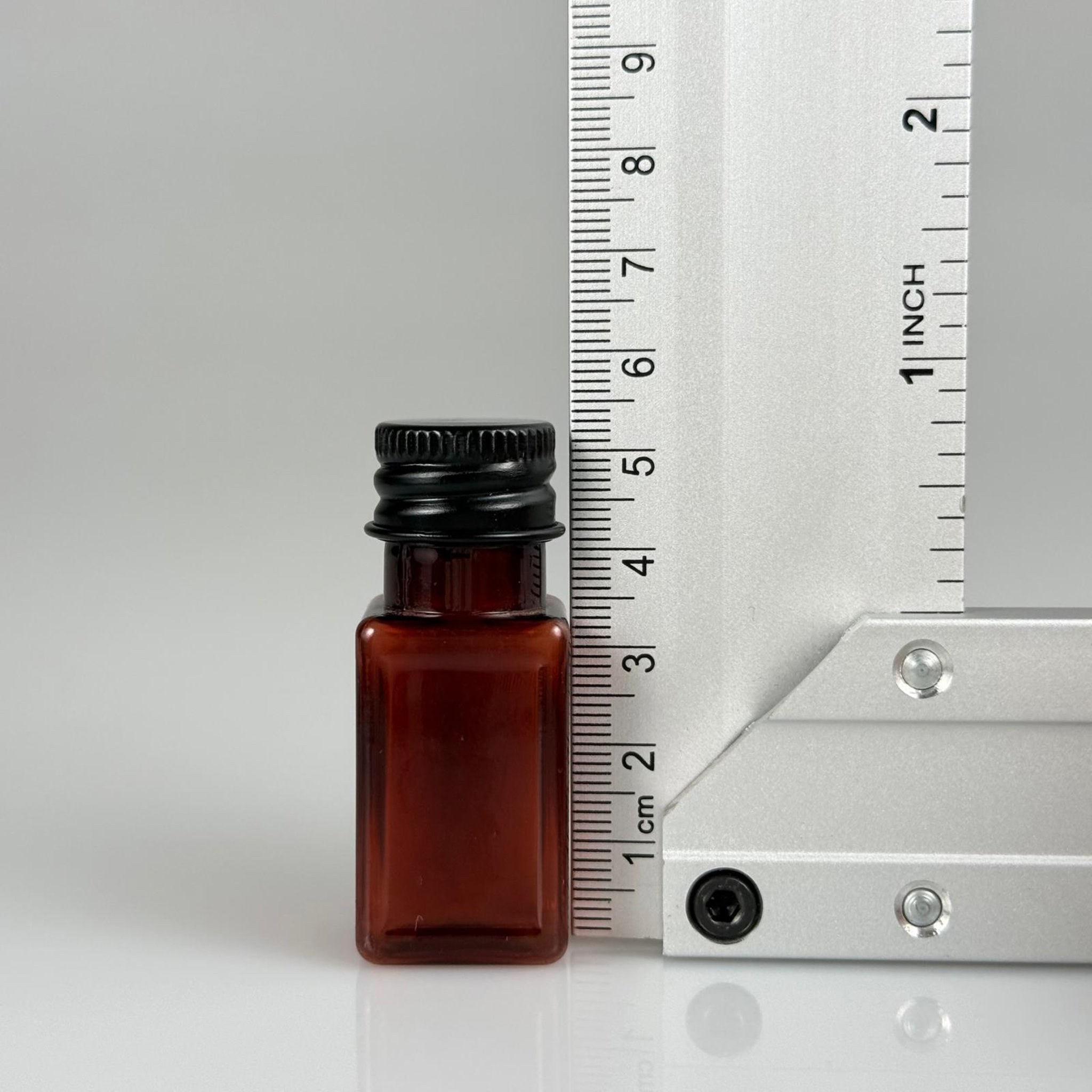 10 CC AMBER KARE PET SHOT ŞİŞE - KÖPÜK CONTALI SİYAH ALÜMİNYUM METAL KAPAKLI TAKIM - 10 ML KAHVERENGİ PLASTİK ŞİŞE