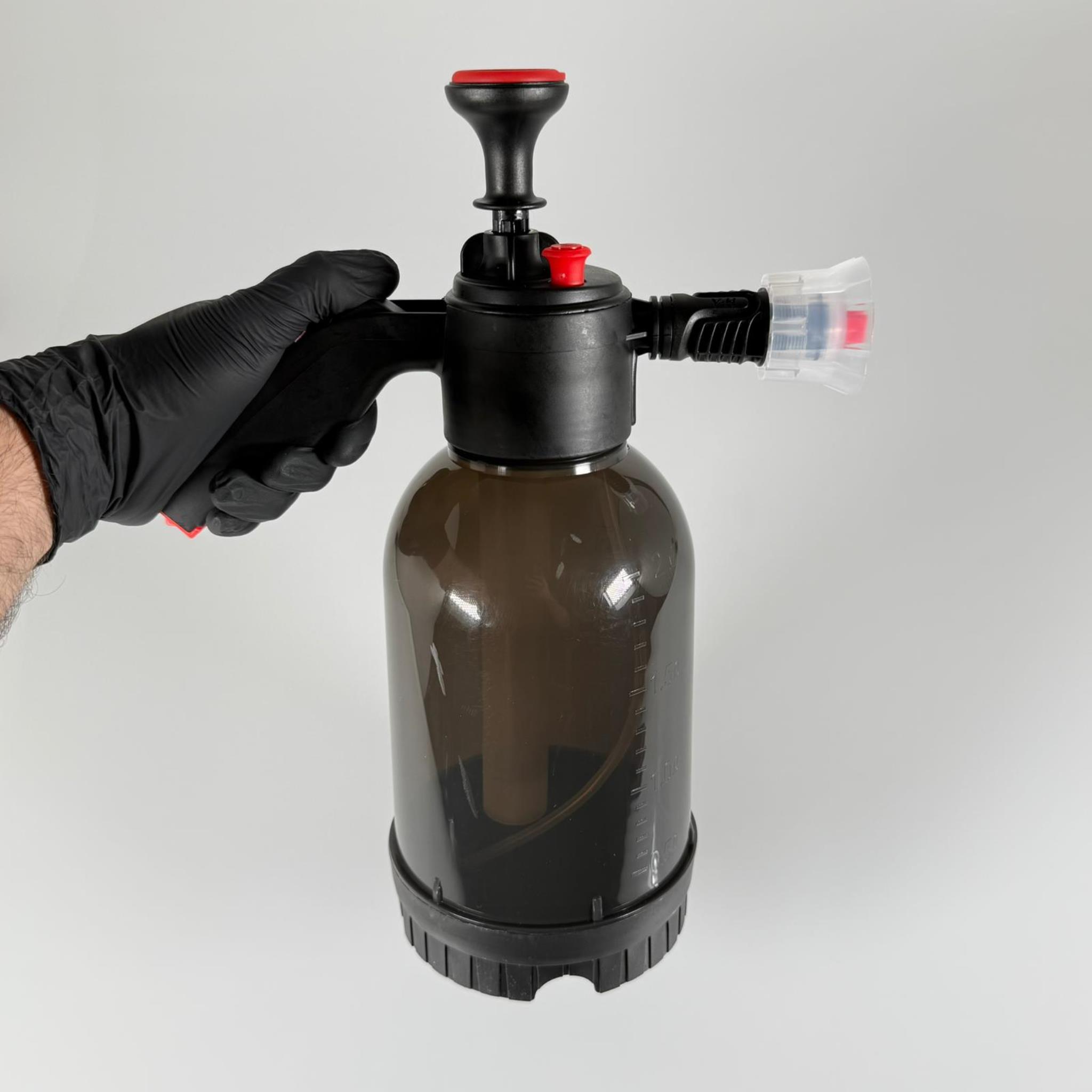 BASINÇLI İLAÇLAMA POMPASI + 2 LT SİYAH YARI SAYDAM ŞİŞE TAKIM - BİTKİ FISFISI , OTO TEMİZLİK , OTO YIKAMA, KÖPÜK YAPICI, SULAMA VB İÇİN İÇİN AYARLANABİLİR PÜSKÜRTÜCÜ SPREY