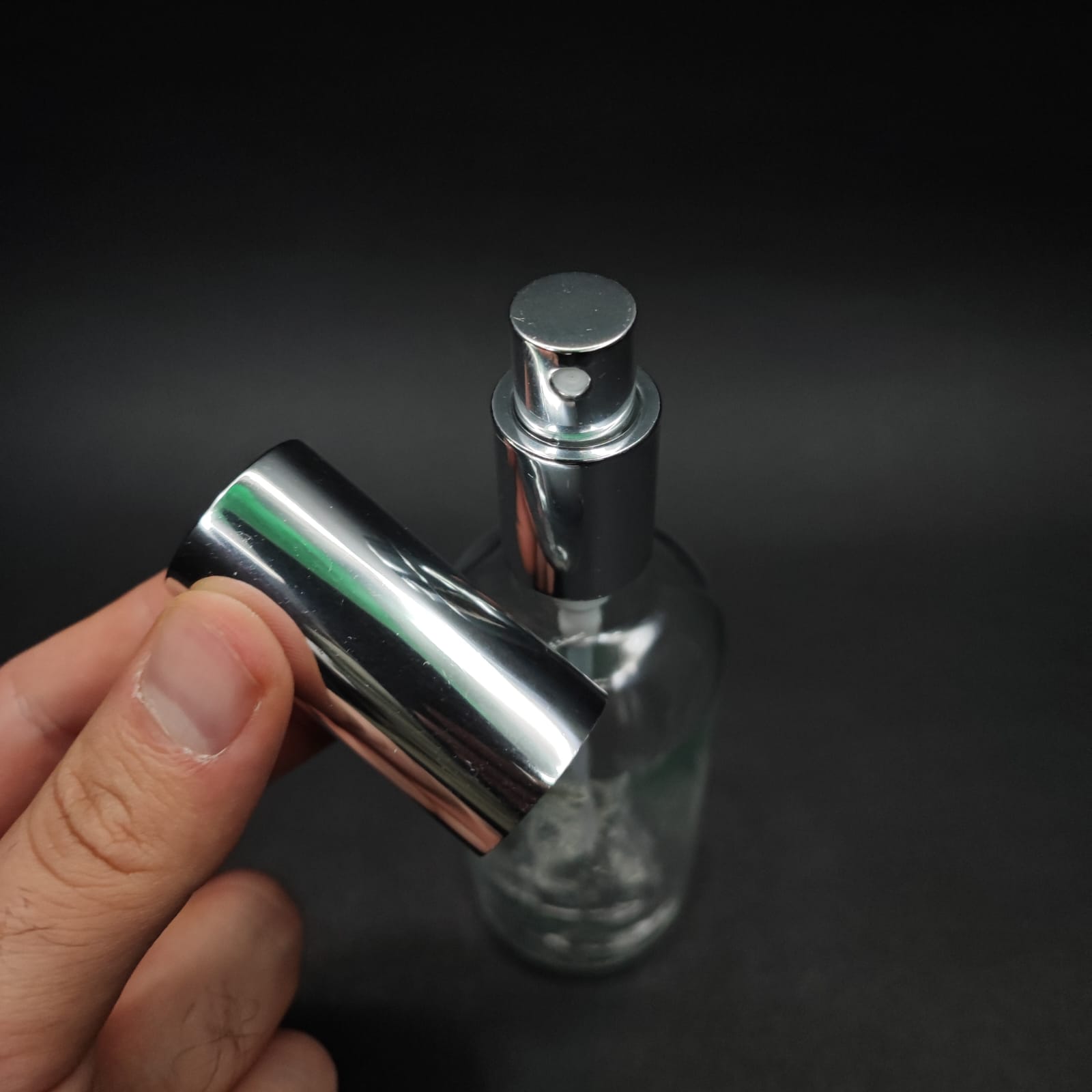 100 ML LÜKS VİDALI VALF ÇEVİRME PARFÜM ŞİŞELERİ - 100 CC ŞEFFAF CAM ŞİŞE - GÜMÜŞ METAL SPREYLİ KAPAKLI SET
