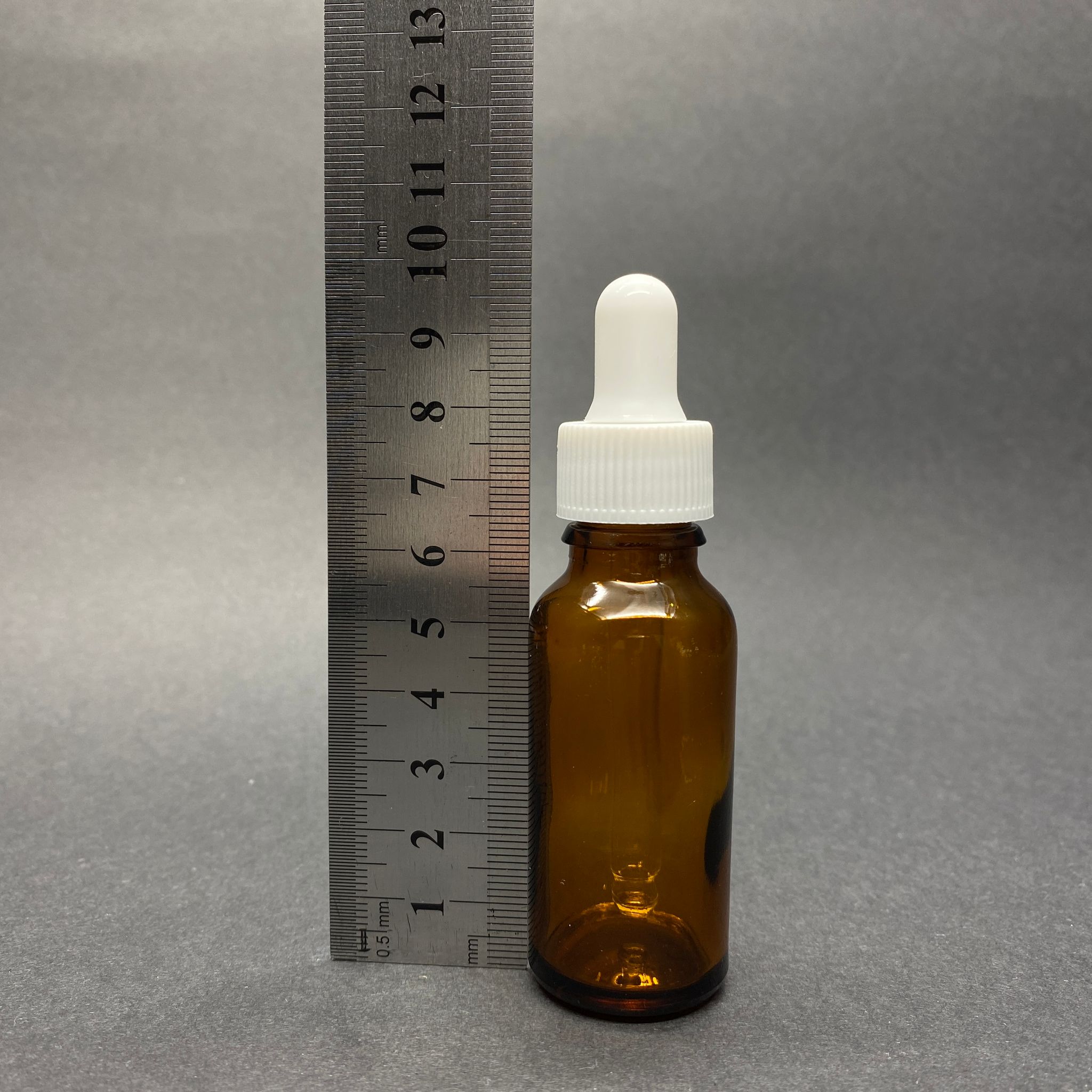 20 CC AMBER CAM DAMLALIKLI ŞİŞE - BEYAZ EMZİK - BEYAZ PLASTİK KAPAK - 20 ML KAHVERENGİ CAM DAMLALIKLI ŞİŞE