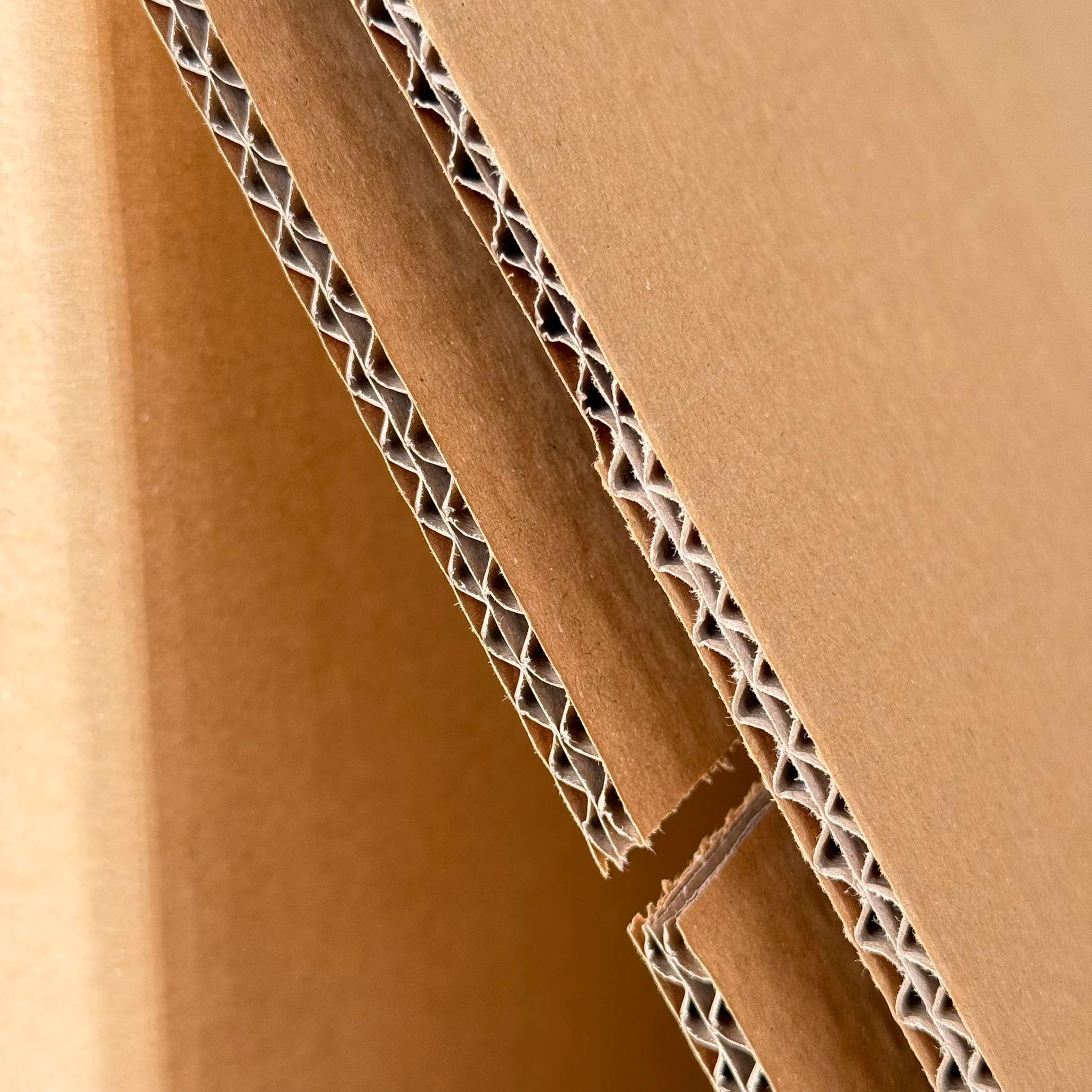 40*30 CM 40 CM YÜKSEKLİK KARTON KUTU - ÇİFT OLUKLU KALIN MUKAVEMETLİ, HİÇ KULLANILMAMIŞ - BOŞ KARTON KUTU - BOŞ KOLİ - KARTON KOLİ - TAŞINMAK İÇİN KOLİ -  BURSA DEPOMUZDAN ALABİLİRSİNİZ