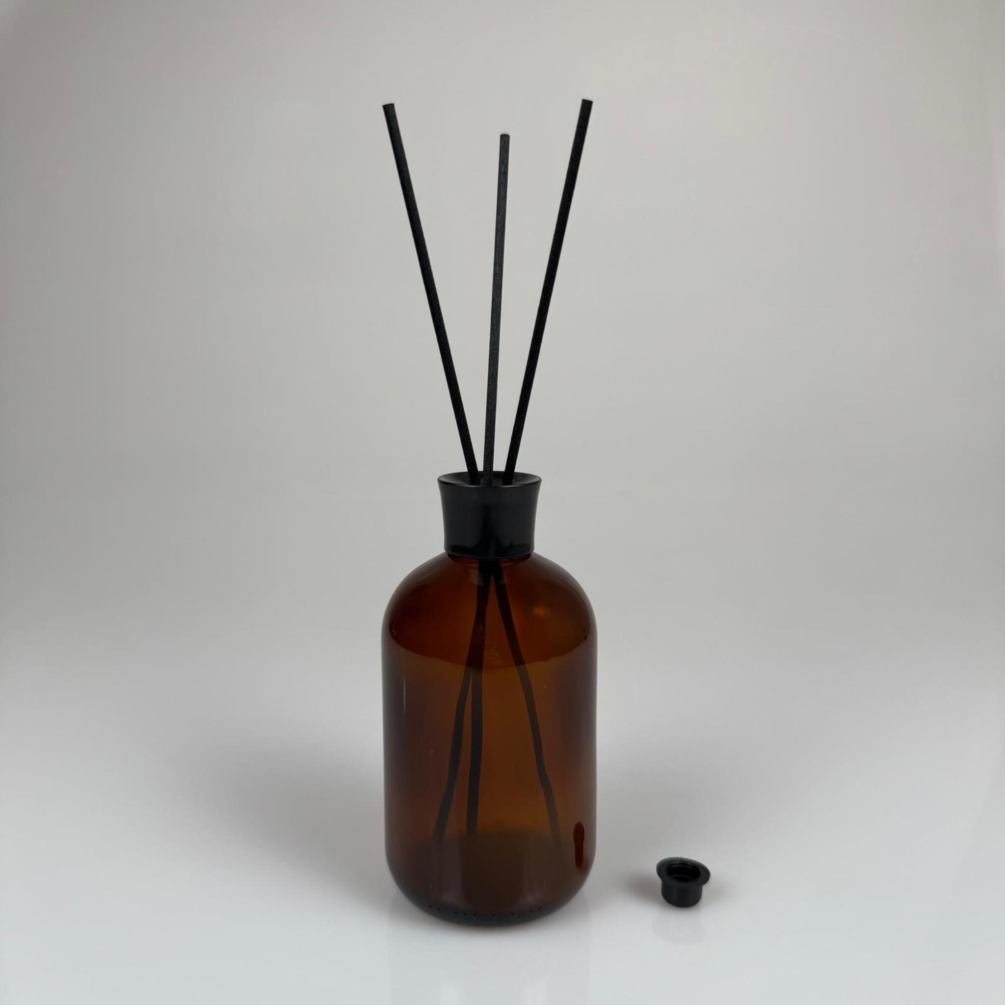 250 CC AMBER CAM BAMBU ODA KOKUSU ŞİŞESİ - 250 ML ÇUBUKLU BAMBU ODA KOKUSU ŞİŞESİ - DİFÜZÖR ŞİŞE- CAM ŞİŞE + SİYAH LÜX KAPAK + SİYAH TIPA + 3 ADET FİBER SİYAH BAMBU ÇUBUK