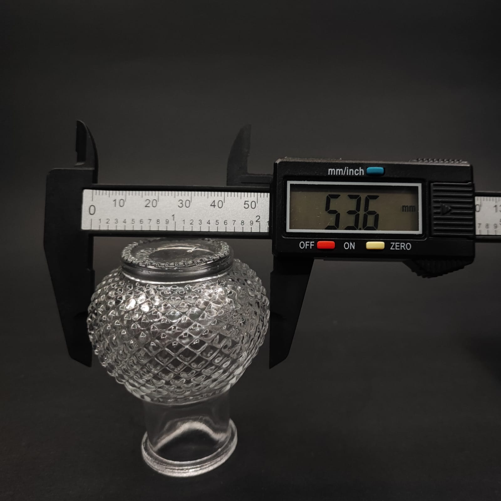 50 CC LÜKS CAM ŞİŞE - CAM KAPAKLI - KRİSTAL NOKTALI YUVARLAK - DÜĞÜN, NİŞAN, SÖZ, KINA, CENAZE, PROMOSYON İÇİN HEDİYELİK LÜX KOLONYA ŞİŞELERİ