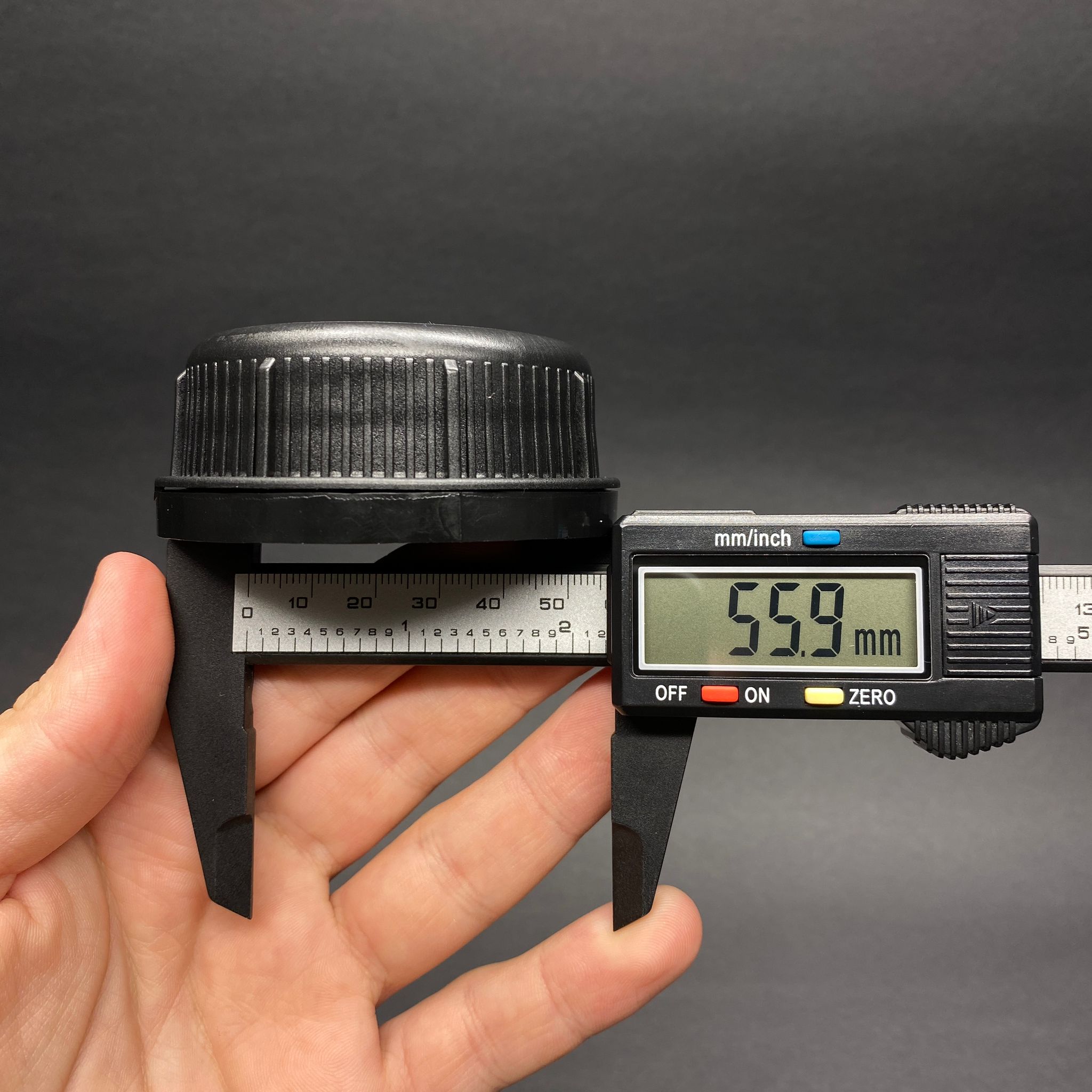 60 MM SANAYİ BİDON KAPAĞI - KİLİTLİ - (20-30 LT BİDONA UYAR) SK 60/31 SİYAH BERİCAP BİDON KAPAK